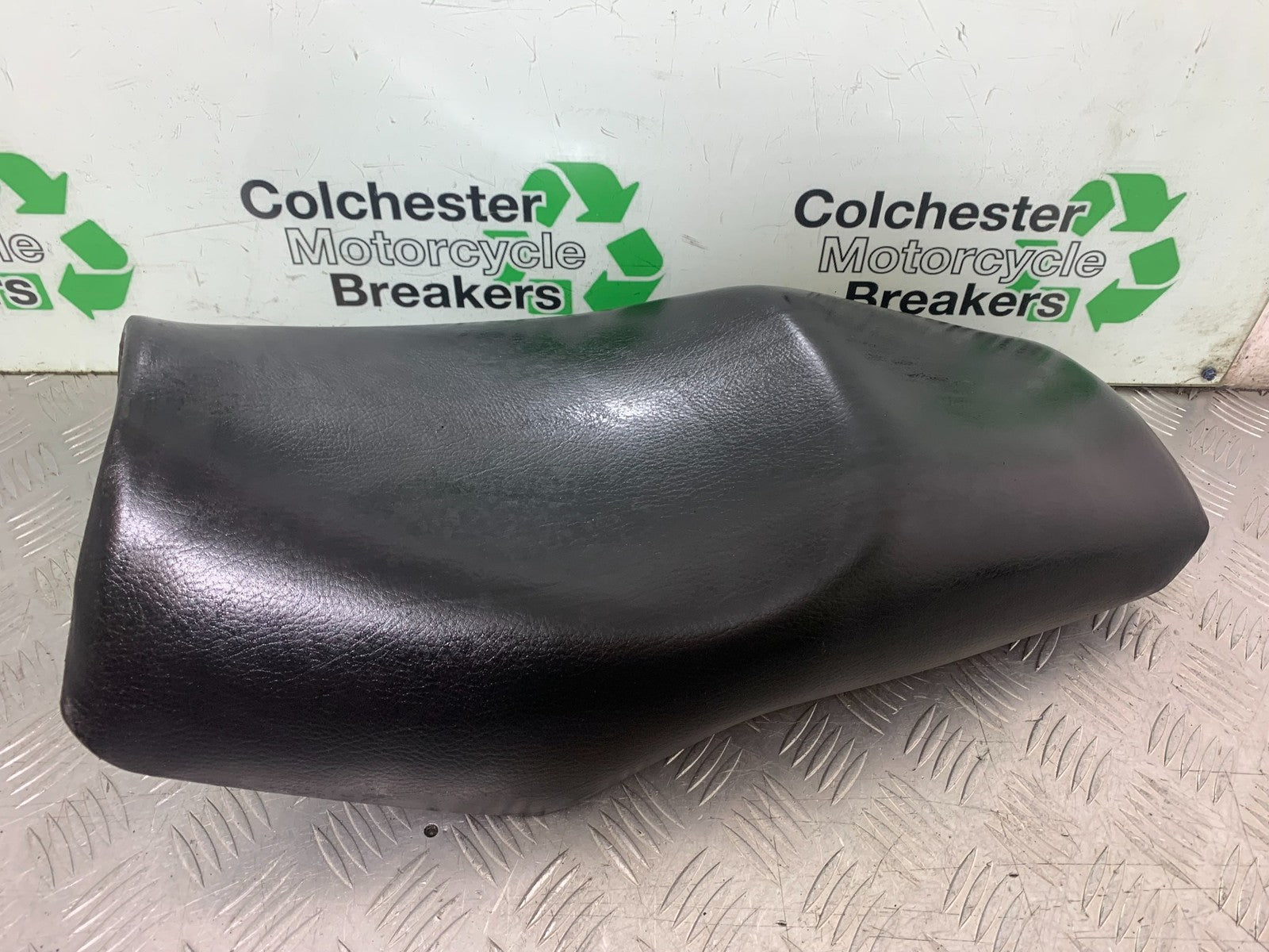 YAMAHA FZS600 FAZER 600 SEAT   YEAR 1998-2001 (CMB1267)