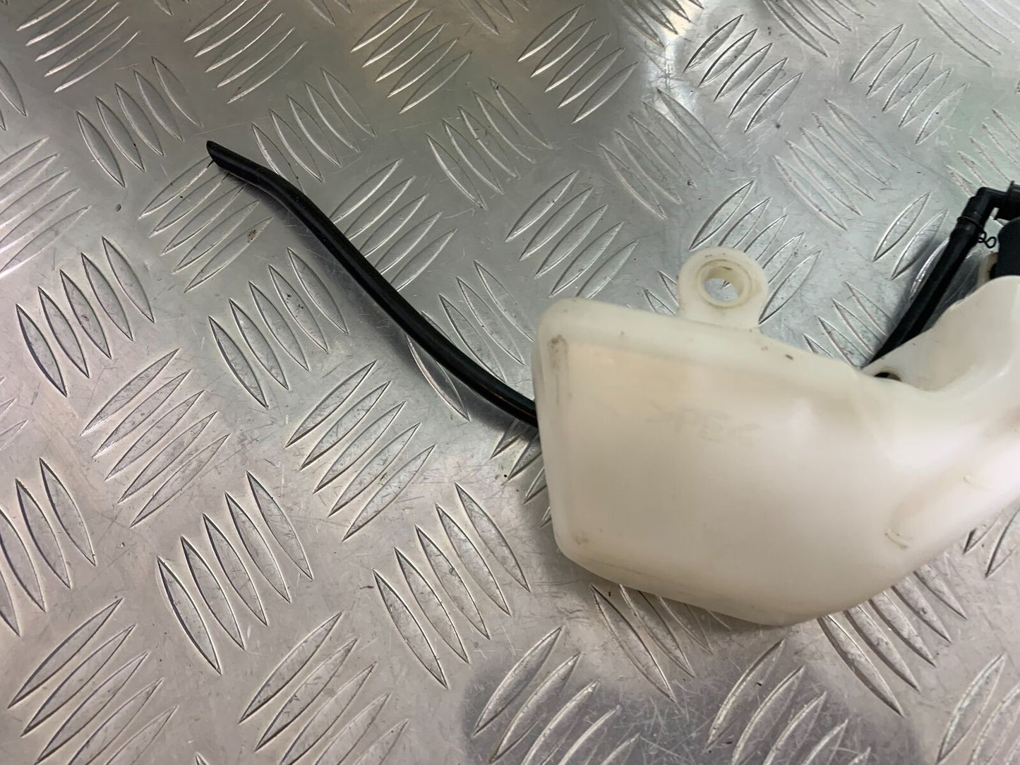 YAMAHA MT09 MT-09 COOLANT BOTTLE  YEAR 2013-2016  (STOCK 997)