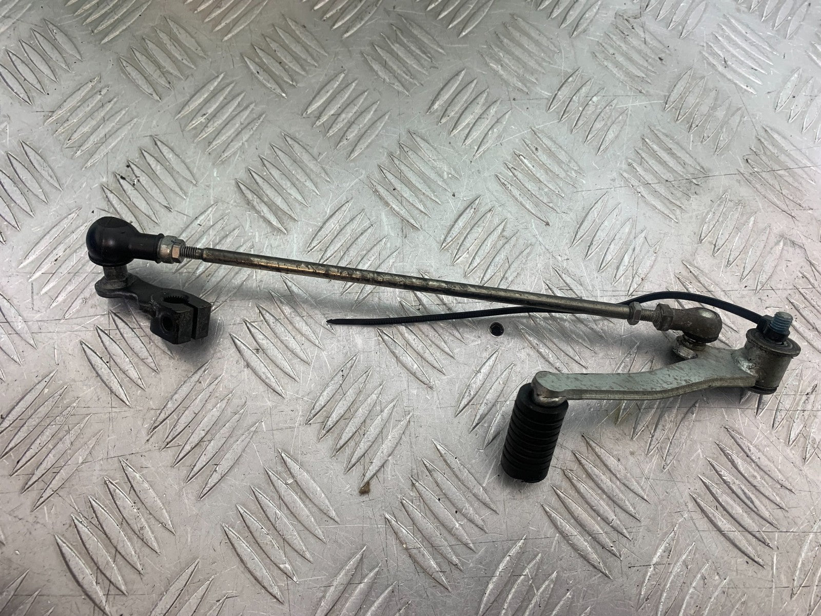 YAMAHA YZF R7 GEAR LEVER YEAR 2022-2025 (CMB1255)