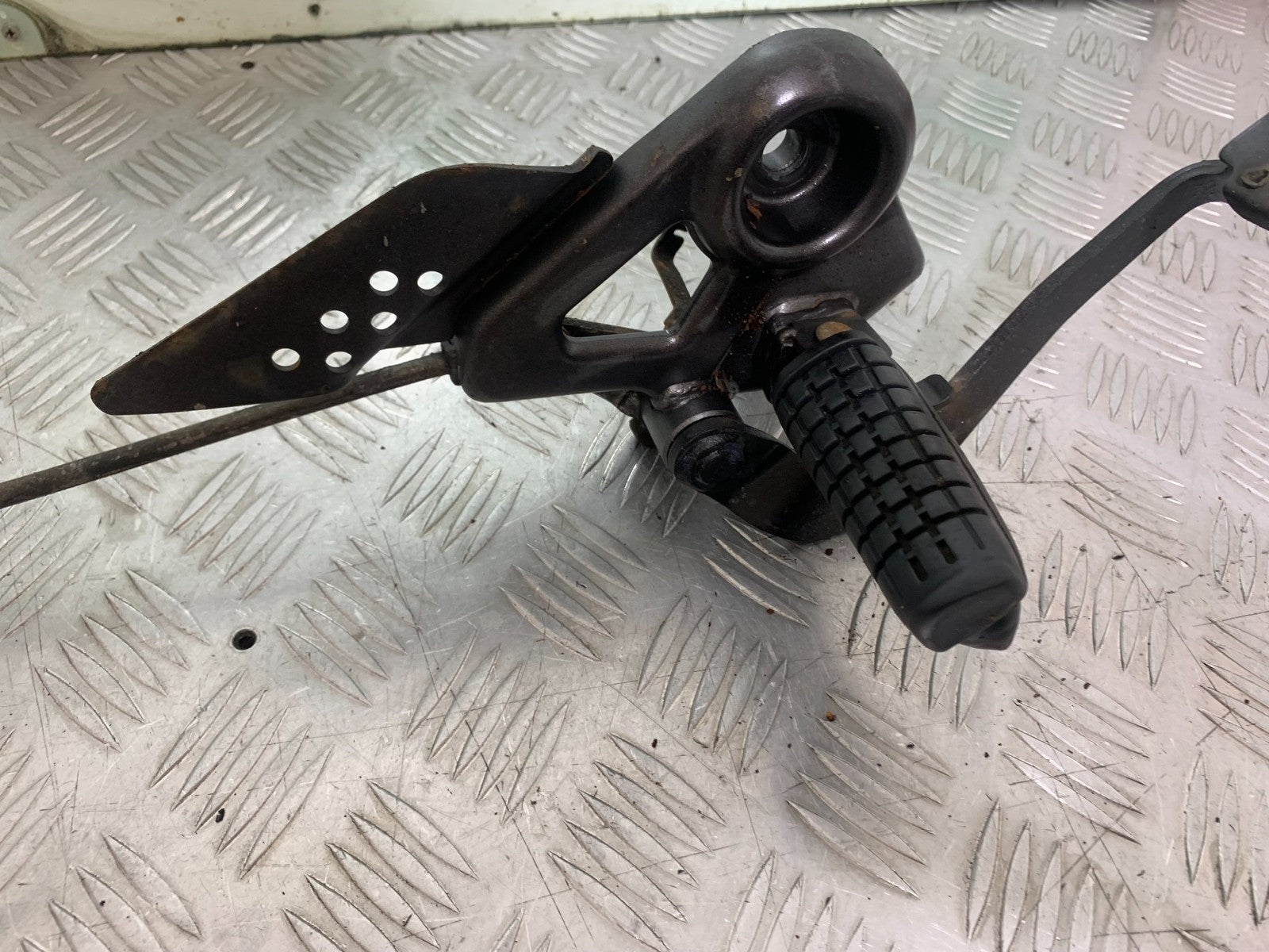 HONDA CBF125 CBF 125 FRONT RIGHT HANGER  YEAR 2009-14 (CMB1182)