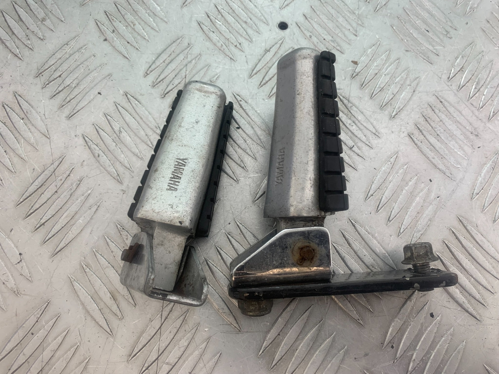 YAMAHA XV535 XV 535 VIRAGO REAR FOOTPEGS YEAR 1994-02 (CMB1139)
