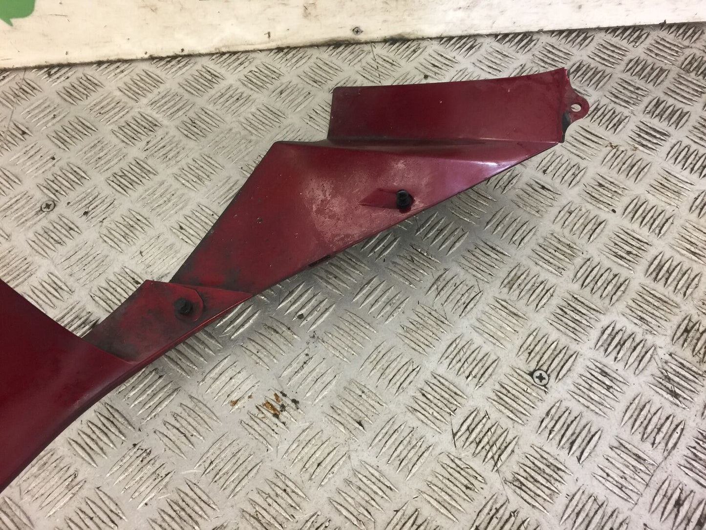 HONDA CBR1100 BLACKBIRD FAIRING V PIECE  YEAR 2000 (STOCK 522)