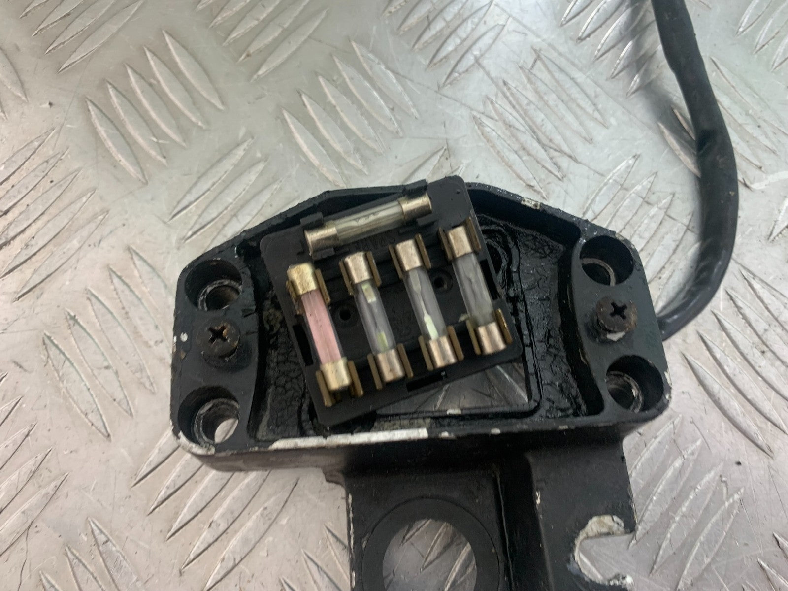 HONDA GL500 GL 500 SILVERWING FUSE BOX   YEAR 1981-82 (CMB1168)
