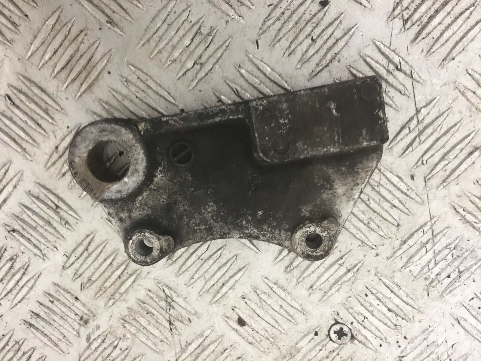 KAWASAKI Z750 Z 750 REAR CALIPER BRACKET  YEAR 2004-2006  (STOCK 871)