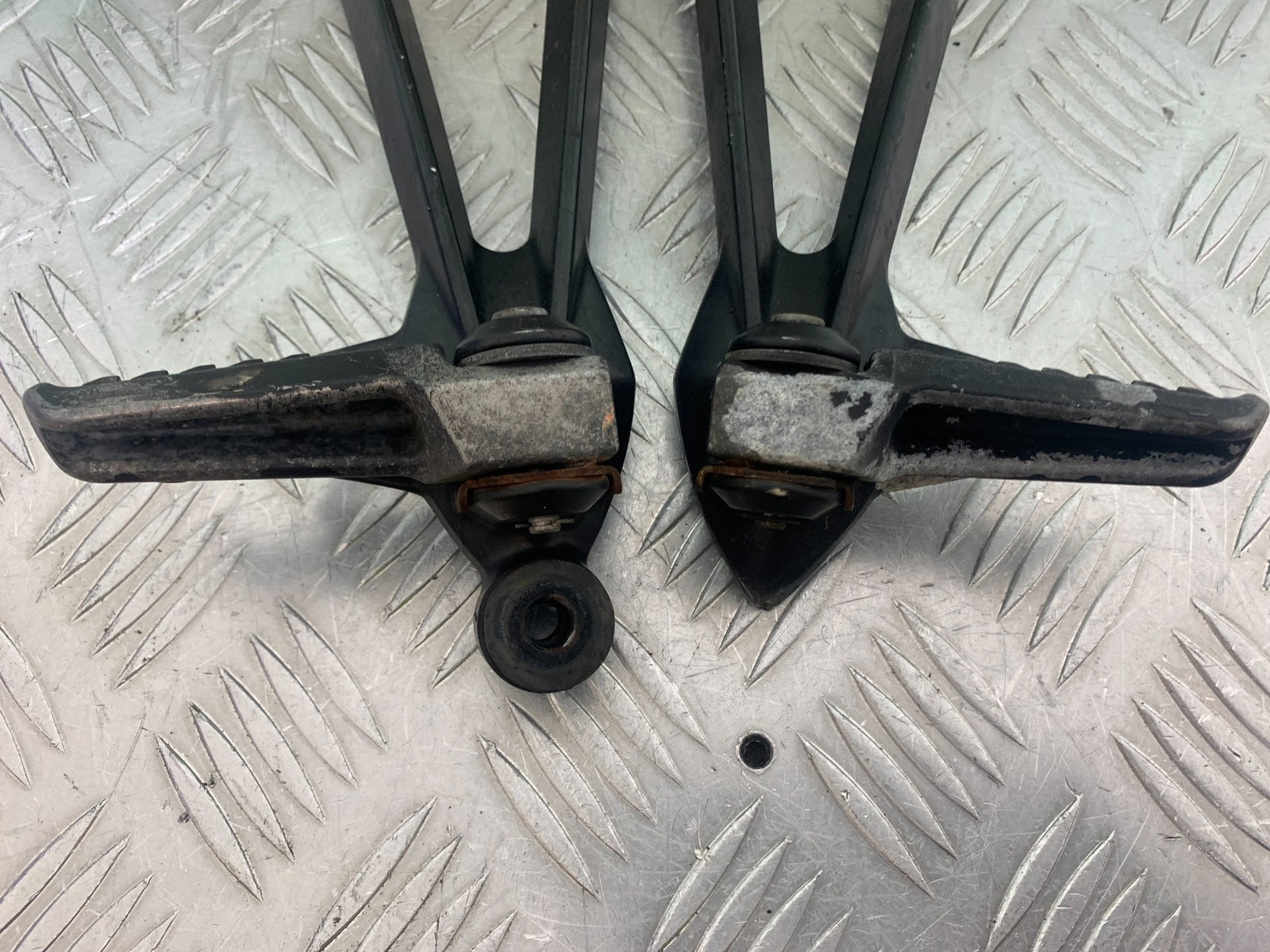 KAWASAKI ZX6R REAR HANGERS AND PEGS  YEAR 2009-2012 (CMB1136)