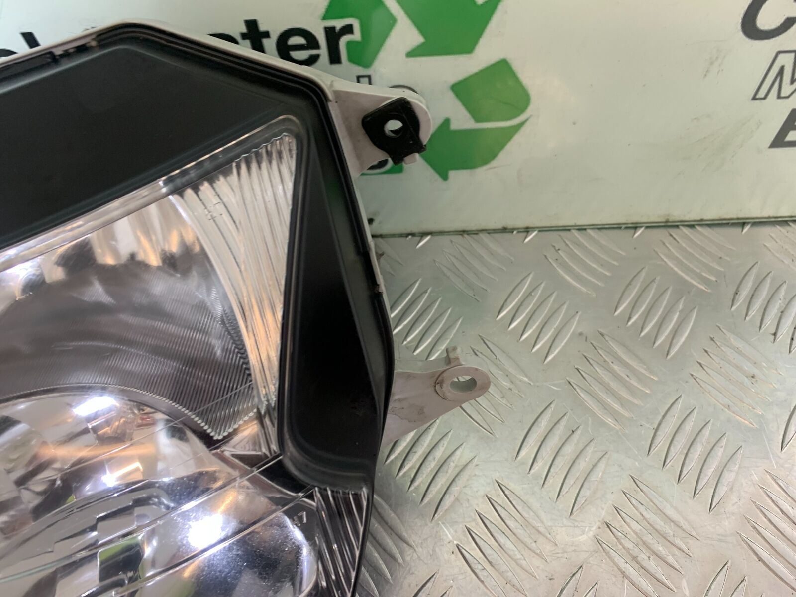 HONDA CBR1100 BLACKBIRD HEADLIGHT  YEAR 1996-1998 (CMB1017)
