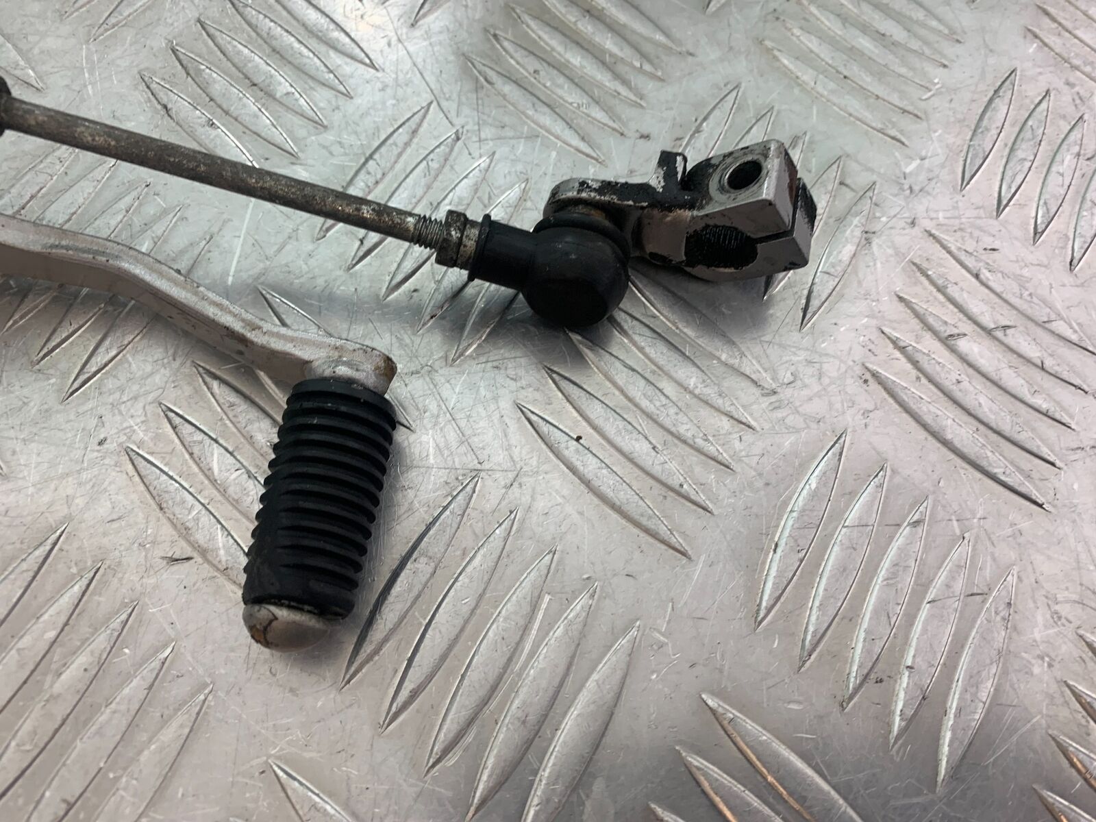 KAWASAKI Z300 ER300 GEAR LEVER  YEAR 2016-2018  (CMB1056)