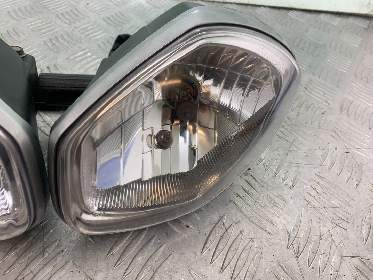 TRIUMPH 675 STREET TRIPLE R HEADLIGHTS YEAR 2013 - 2016 (CMB1221)