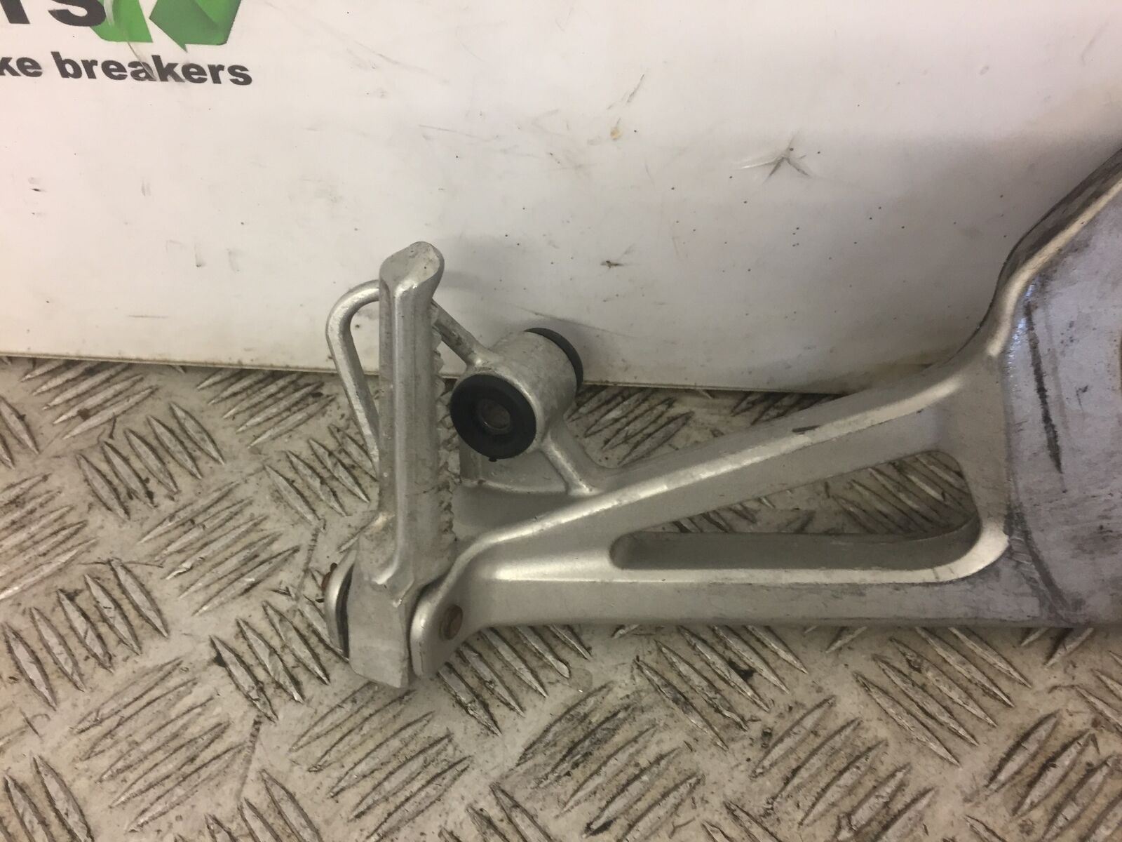 HONDA VFR800 VFR 800 RIGHT REAR HANGER AND PEG   YEAR 1998-2001 (PRE V-TEC)