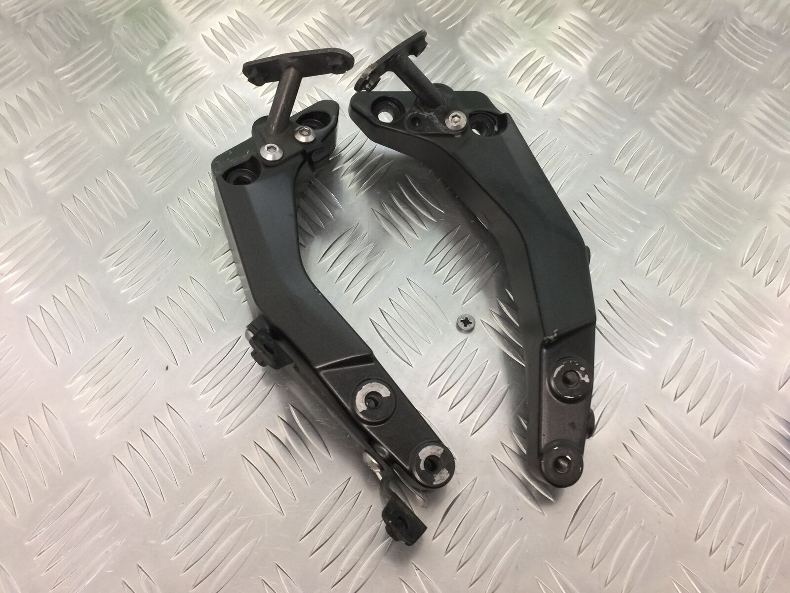 KAWASAKI Z1000 Z 1000 ENGINE MOUNTS  YEAR 2007-2009  (STOCK 927)