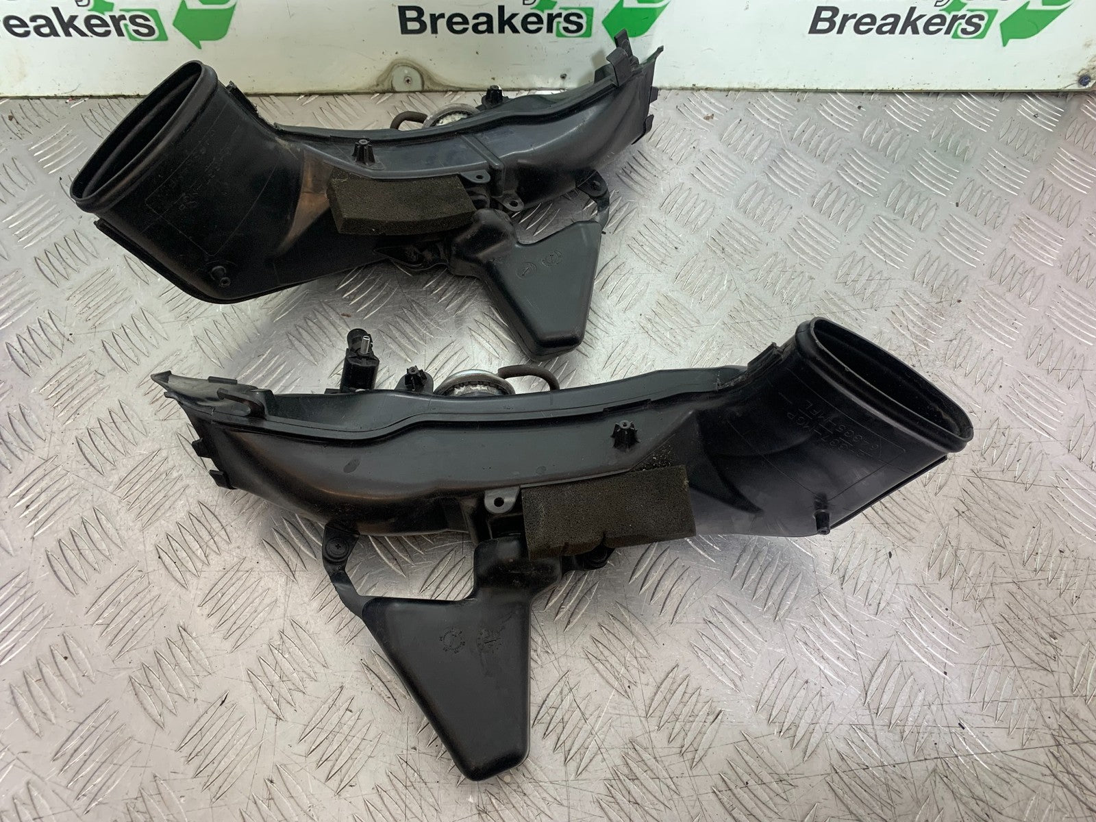 HONDA CBR1000 rr FIREBLADE LEFT & RIGHT AIR TUBES 2012-2016 (CMB1280)