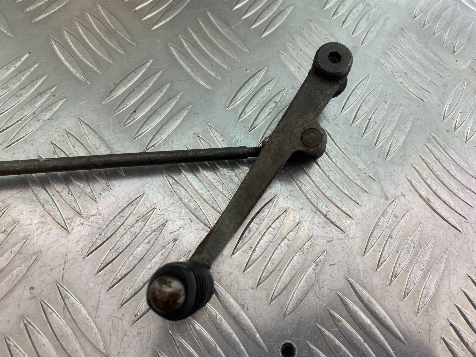 YAMAHA MT07 MT-07 GEAR LEVER   YEAR 2014 (STOCK 995)