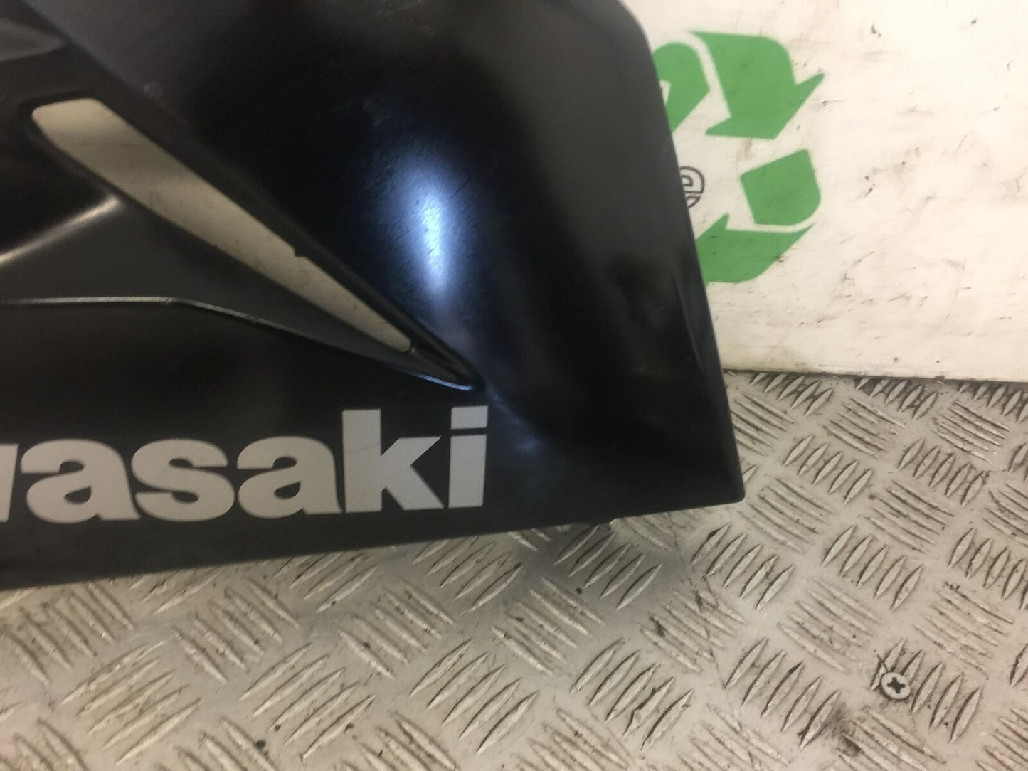 KAWASAKI NINJA 250 SL BX250 RIGHT BELLYPAN YEAR 2017 (STOCK 479)