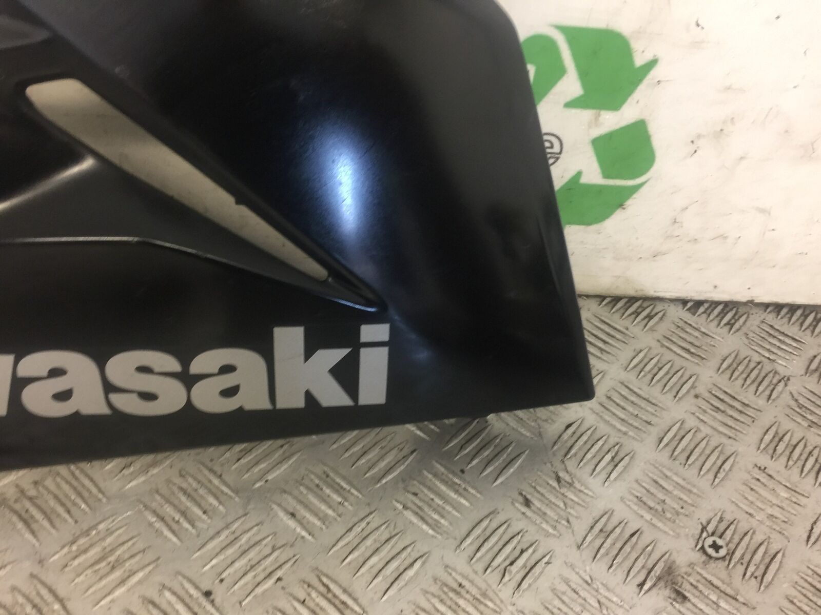 KAWASAKI NINJA 250 SL BX250 RIGHT BELLYPAN YEAR 2017 (STOCK 479)