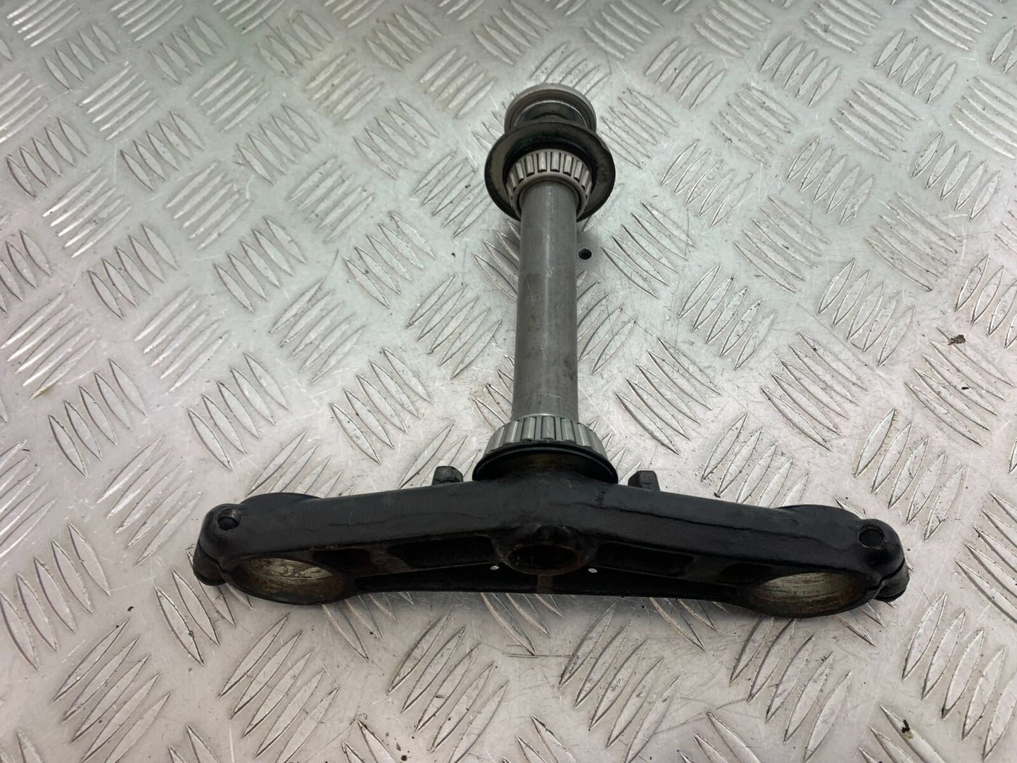 HONDA CBR1100 BLACKBIRD BOTTOM YOKE  YEAR 1999-2005 (CMB1103)