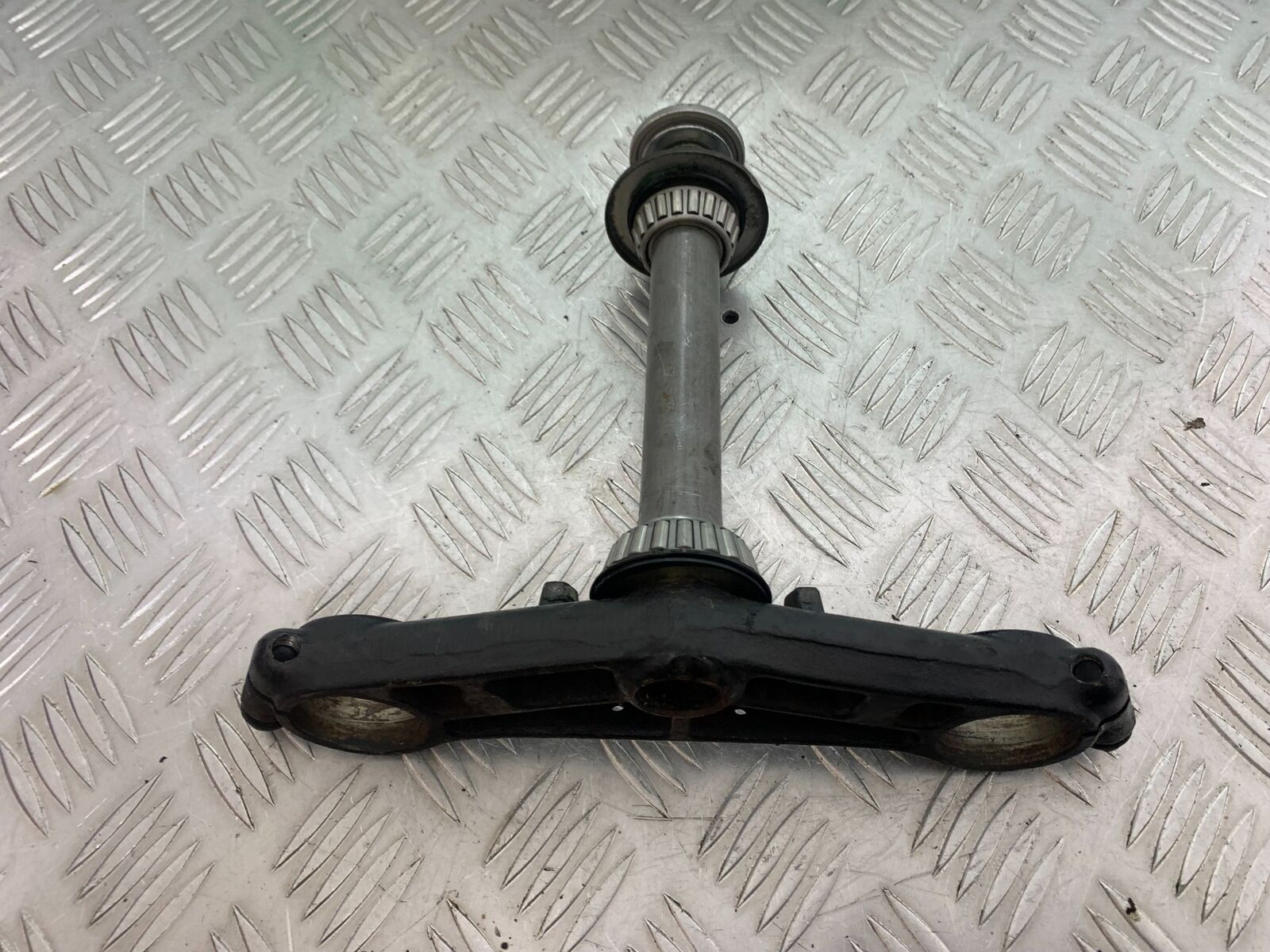 HONDA CBR1100 BLACKBIRD BOTTOM YOKE  YEAR 1999-2005 (CMB1103)