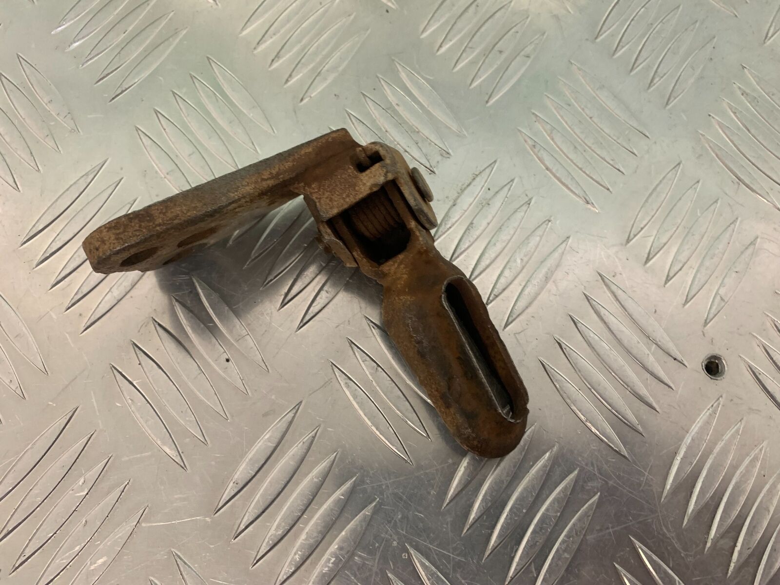 YAMAHA XT250 XT 250 FOOTPEG  YEAR 1980-1982  (STOCK 944)