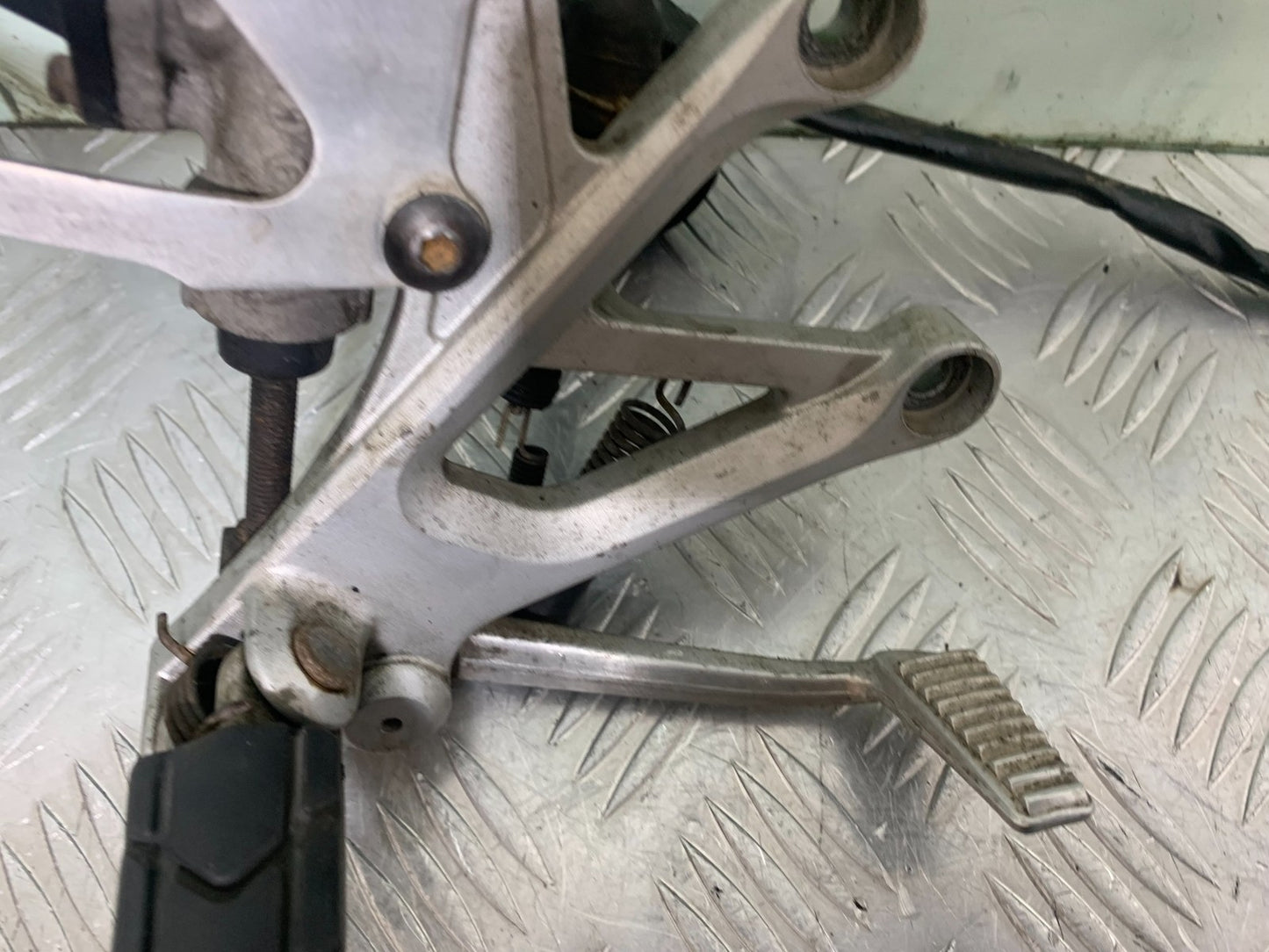 HONDA CBR600 CBR 600 FX FY FRONT RIGHT HANGER   YEAR 1999-2000 (CMB1287)