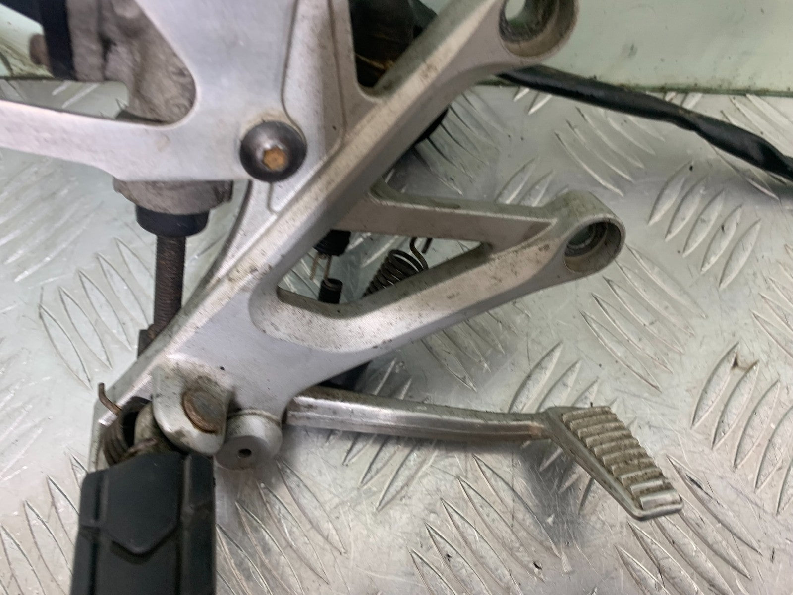 HONDA CBR600 CBR 600 FX FY FRONT RIGHT HANGER   YEAR 1999-2000 (CMB1287)