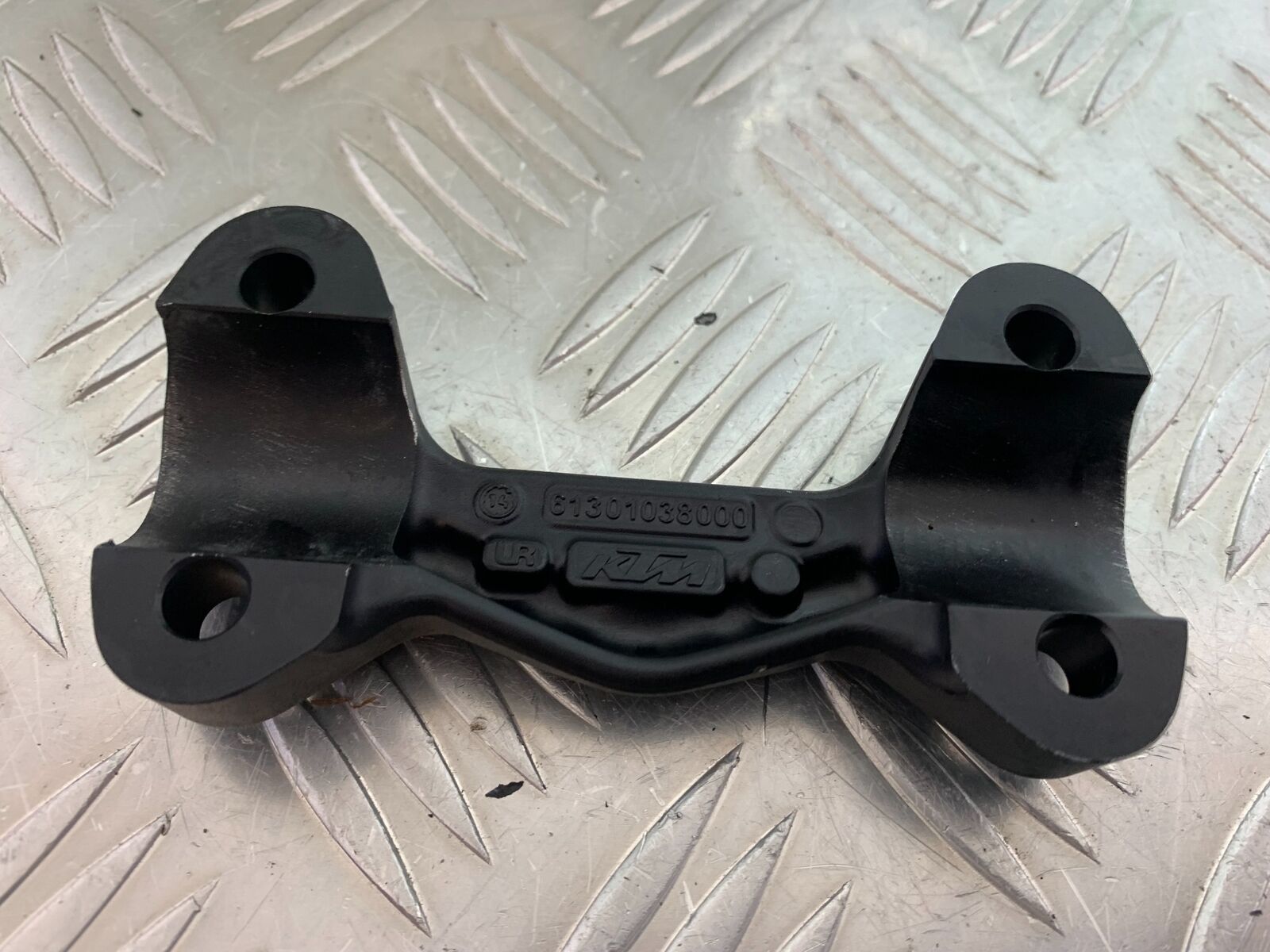 KTM 1290 SUPER DUKE HANDLEBAR CLAMP  YEAR 2014-2016 (CMB1006)