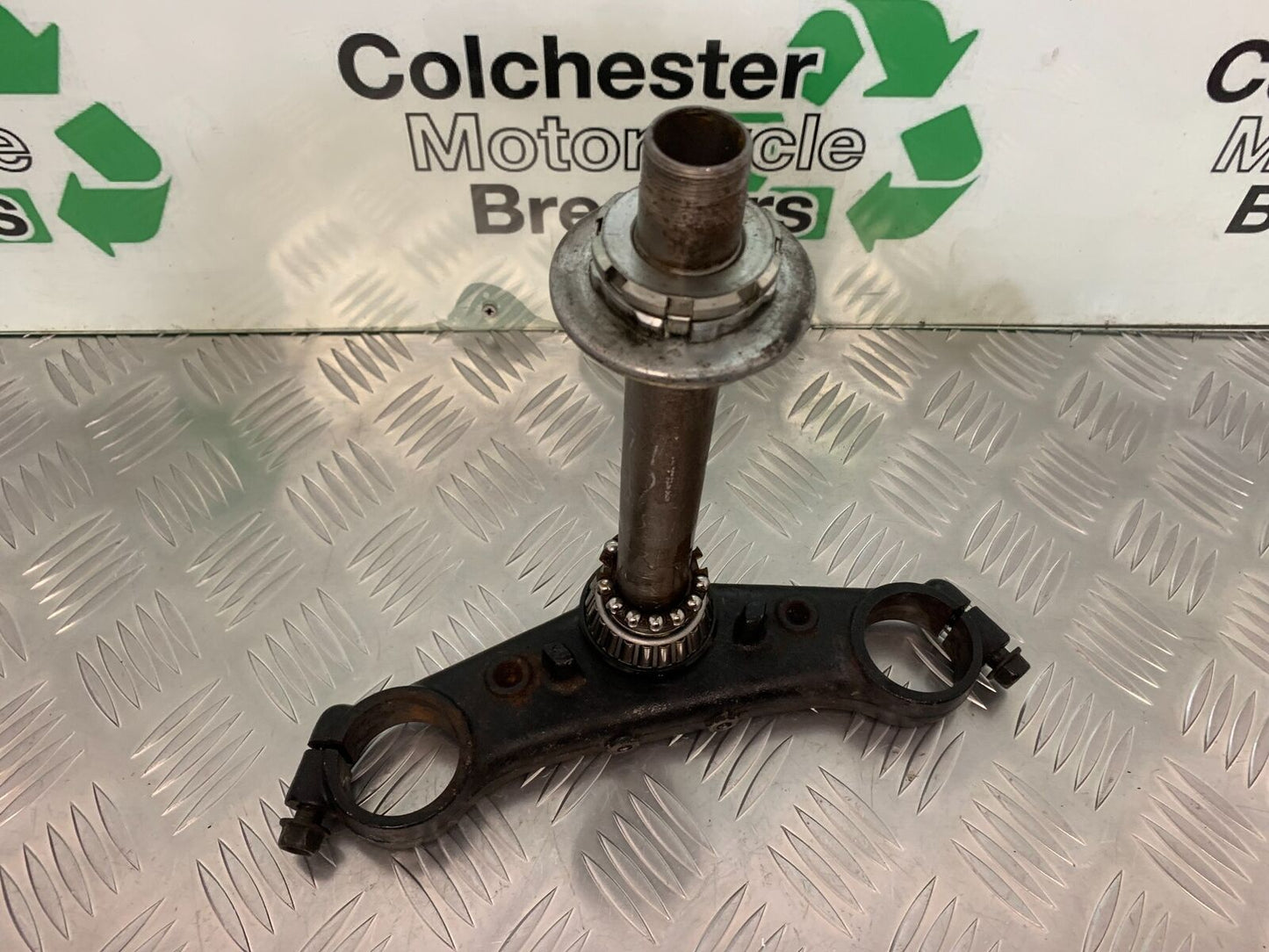 HONDA CBR1100 BLACKBIRD BOTTOM YOKE   YEAR 1996-1998 (STOCK 936)
