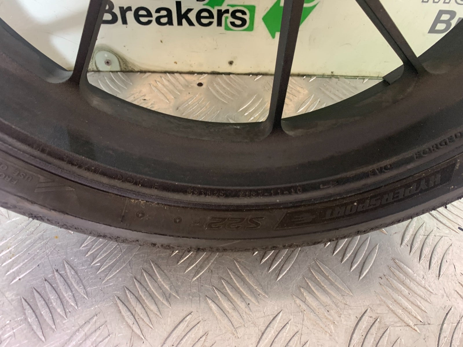 APRILIA RSV4 FACTORY FRONT WHEEL  YEAR 2009-2012 (CMB1224)