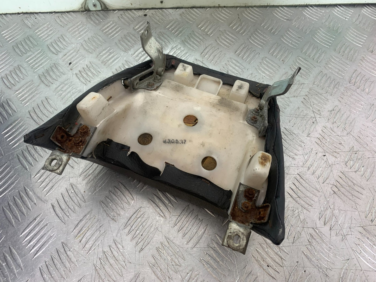 KAWASAKI GPZ600 GPZ 600 REAR SEAT  YEAR 1988-90 (CMB1258)
