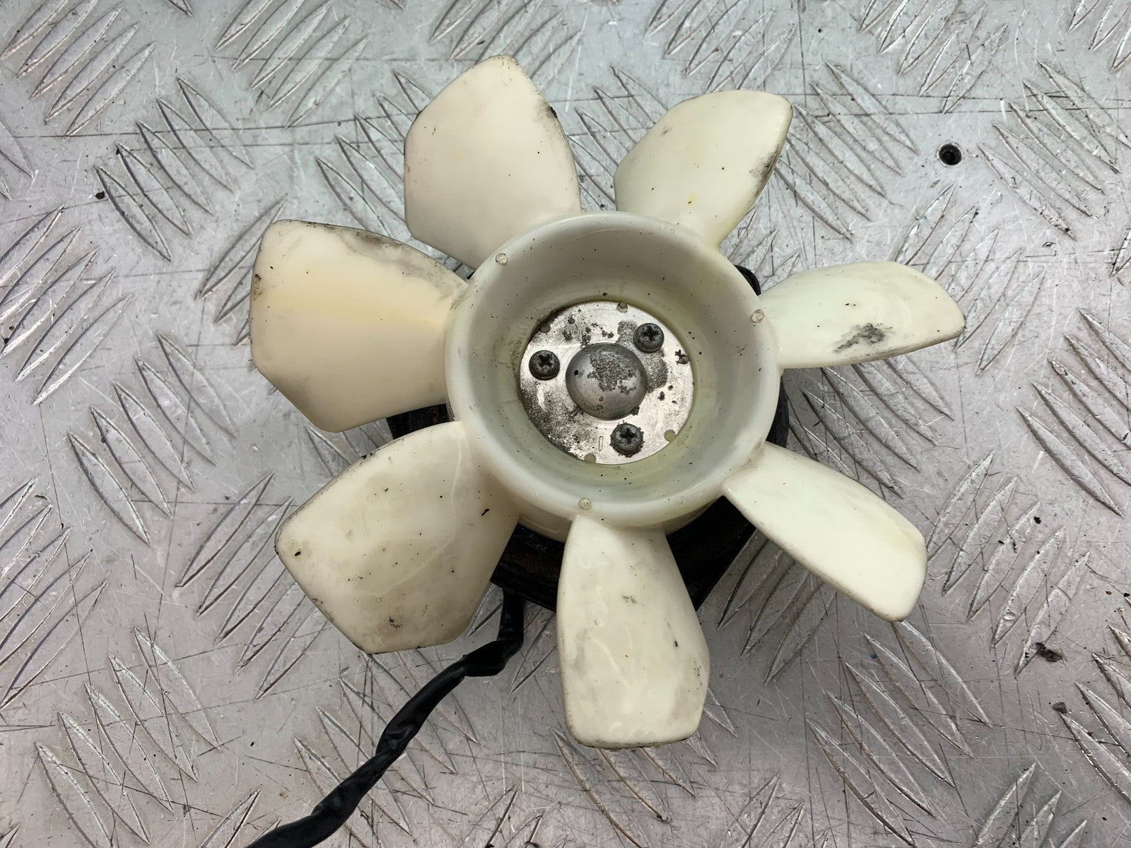 TRIUMPH 955i DAYTONA RADIATOR FAN  YEAR 2002-2006 (CMB1229)