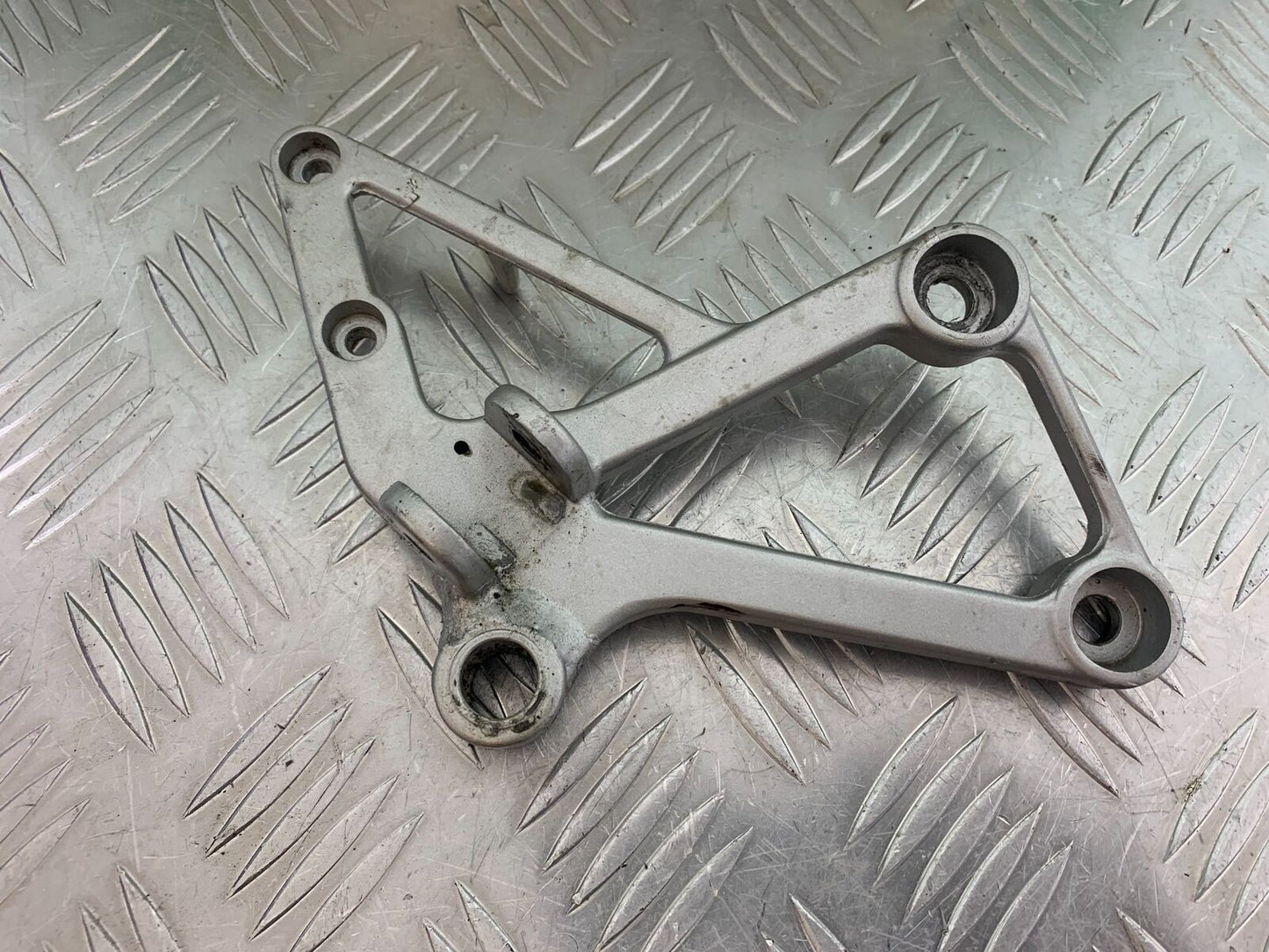 HONDA VFR400 VFR 400 NC21 FRONT RIGHT HANGER  YEAR 1986-87 (CMB1043)