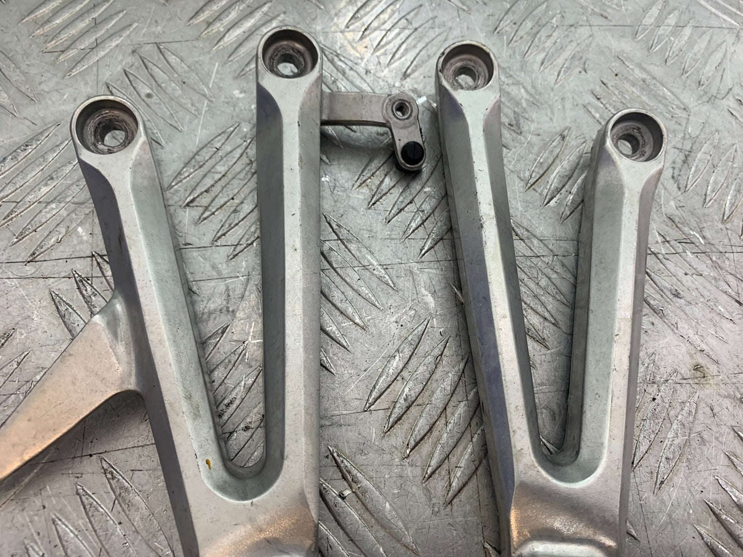 HONDA CBR1000 rr FIREBLADE REAR HANGERS AND PEGS  YEAR 2006 (CMB1220)