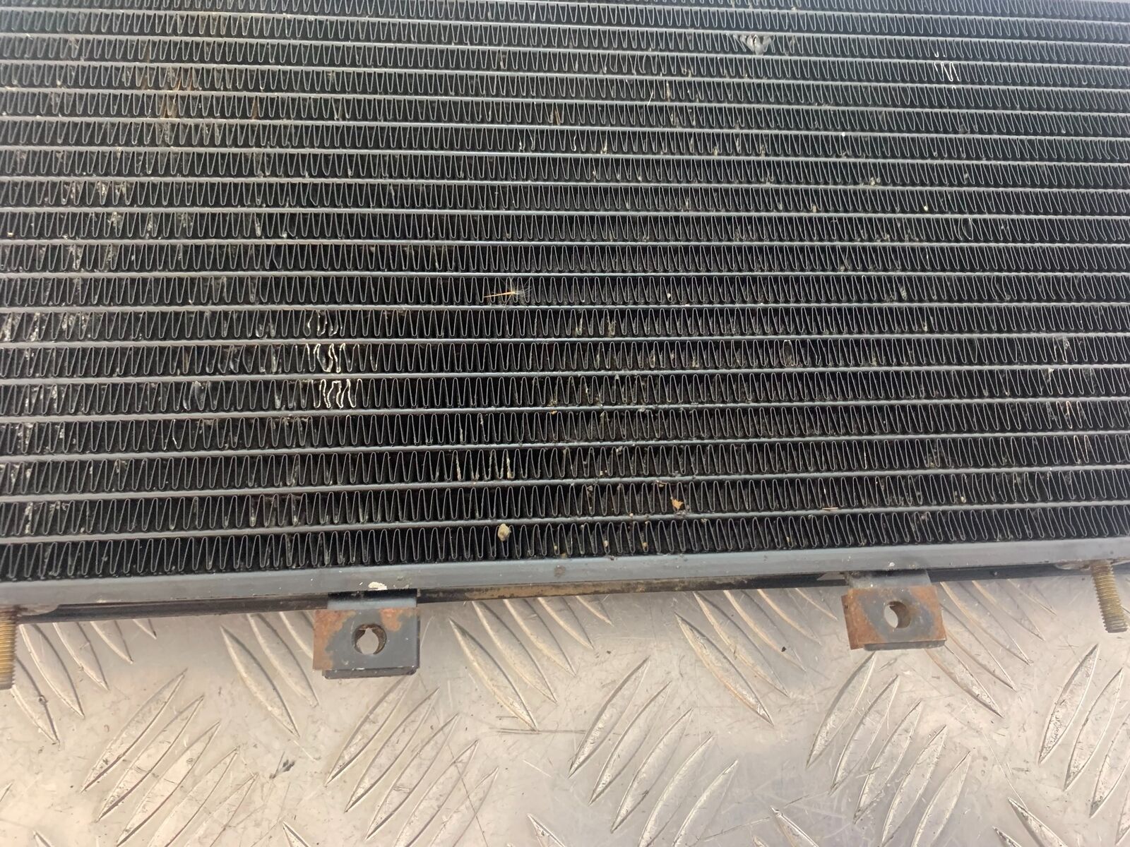 TRIUMPH 955i SPRINT ST RADIATOR  YEAR 1999-2004 (CMB1124)