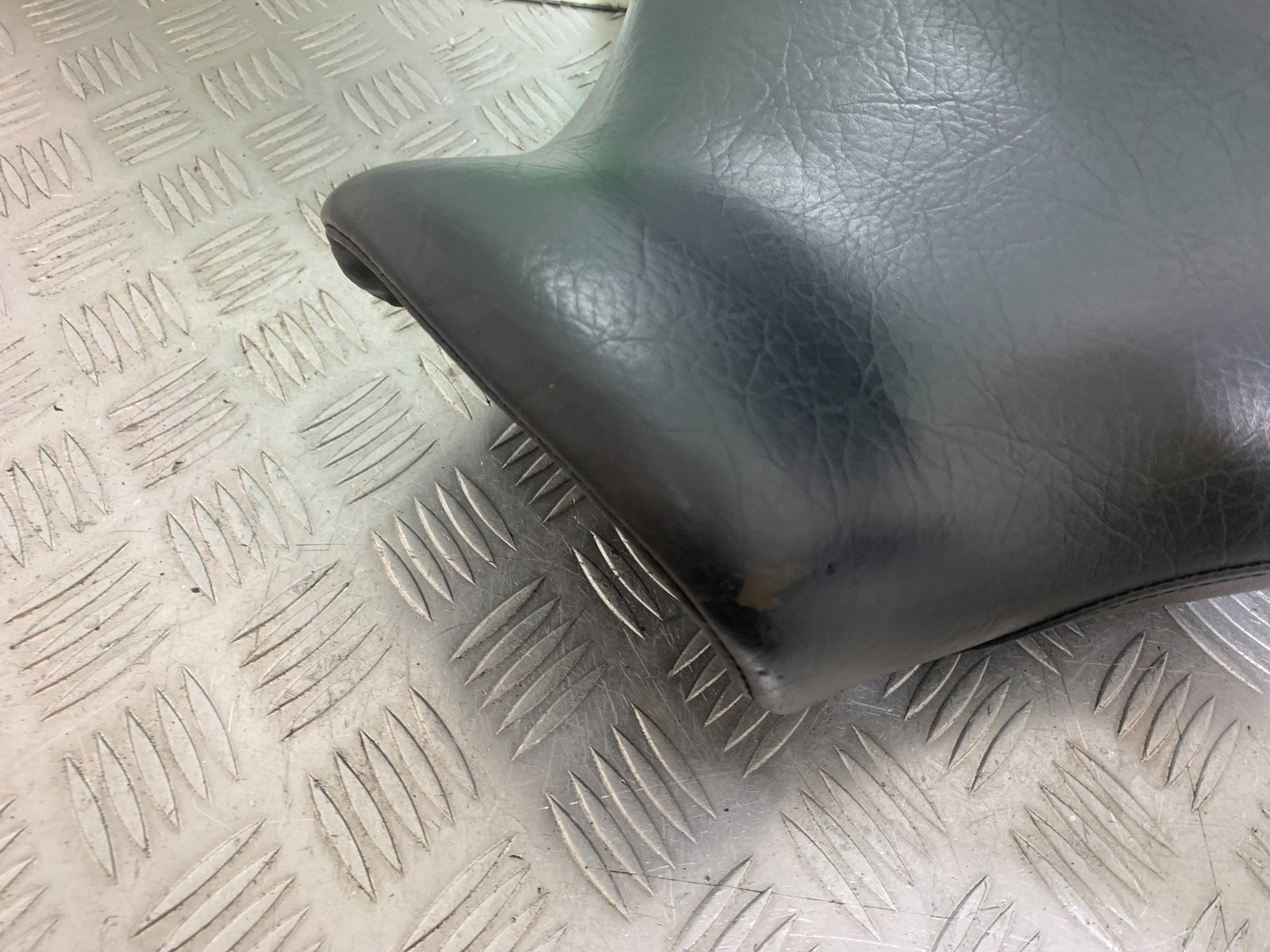 HONDA VTX1300 S-6 FRONT SEAT    YEAR 2004-09 (CMB1159)