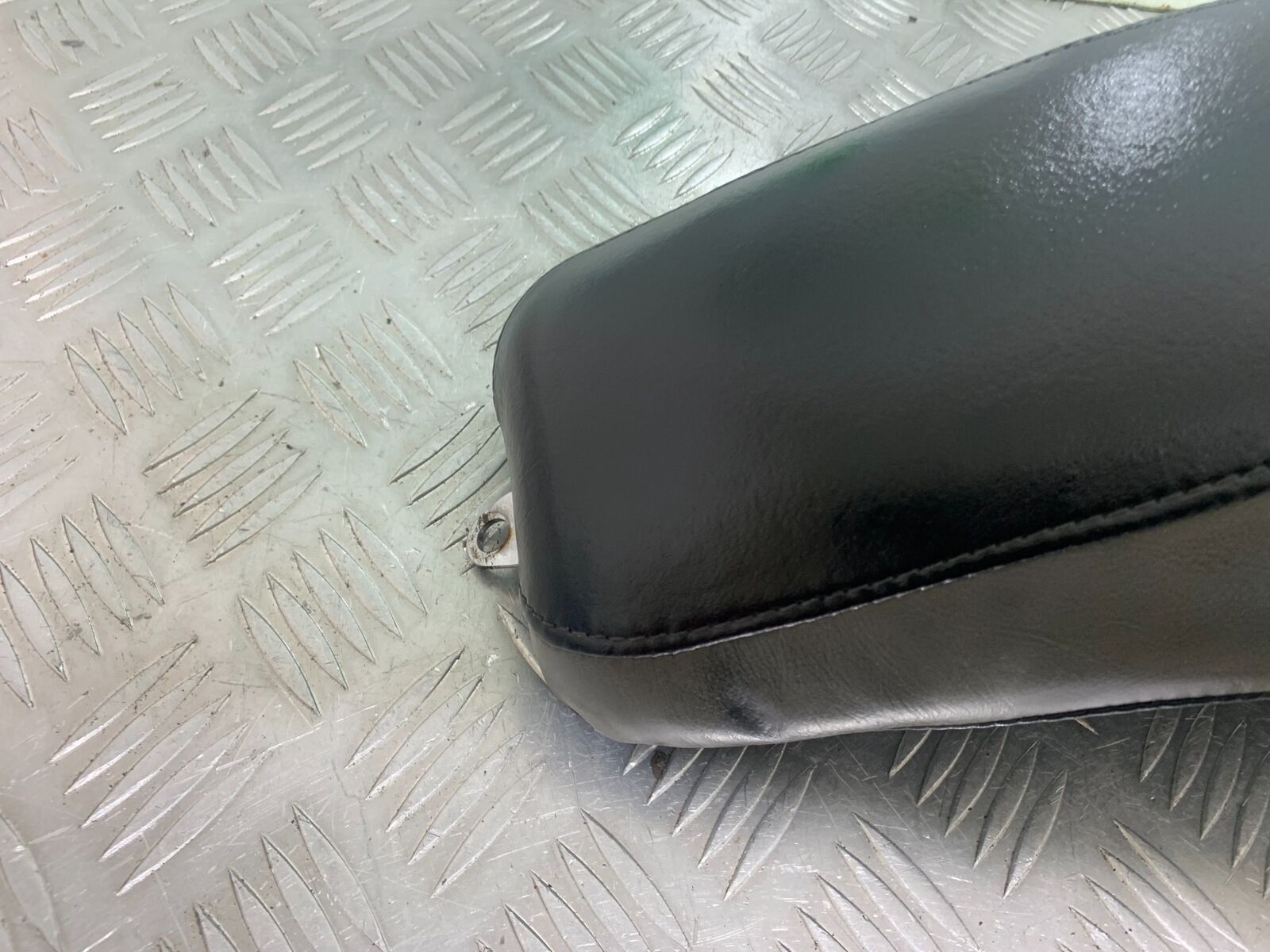 HARLEY DAVIDSON XL883 N IROD SEAT   YEAR 2020  (CMB1116)