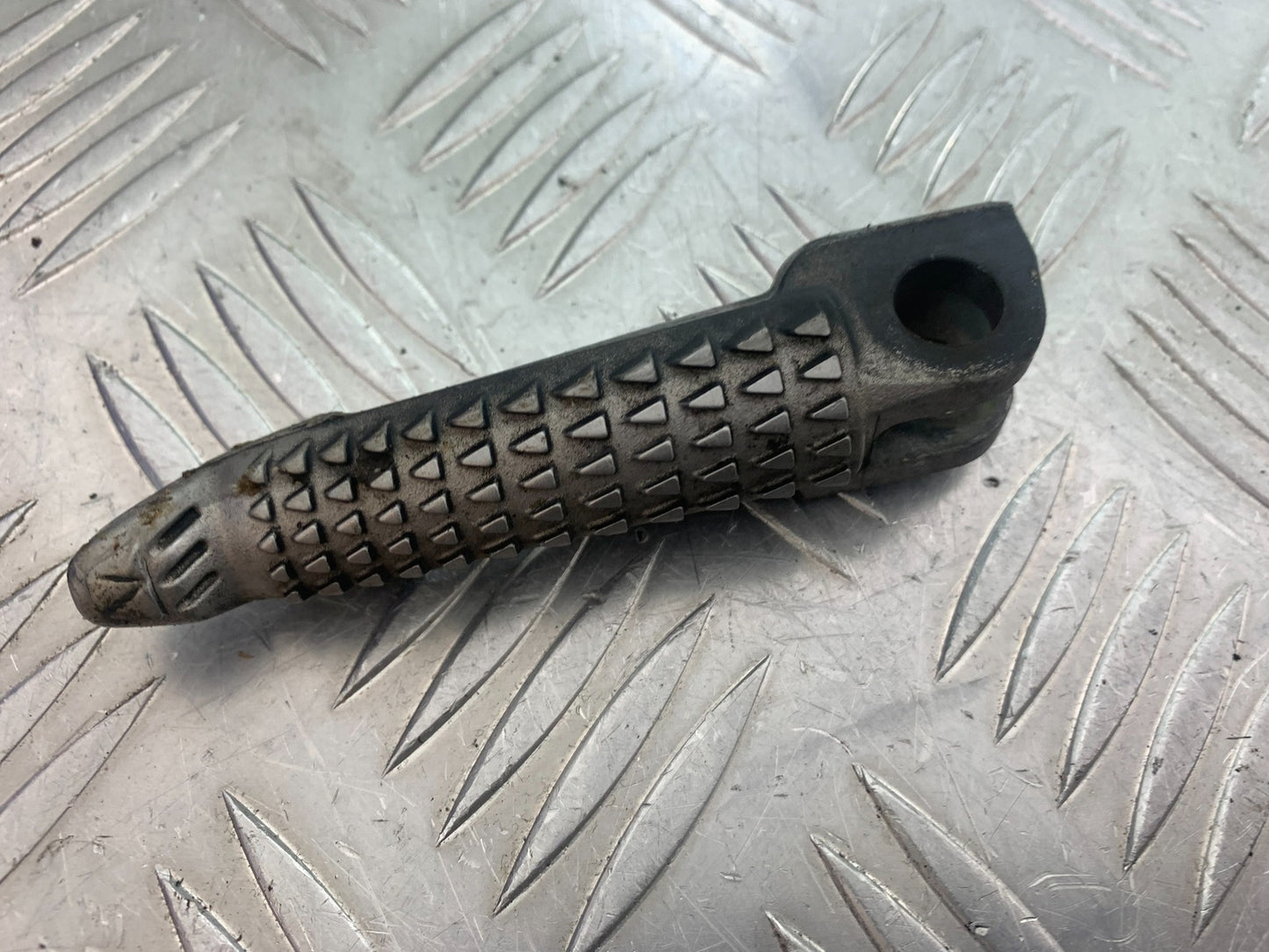 KAWASAKI ZX6R FRONT LEFT FOOTPEG   YEAR 2009-2012 (CMB1136)