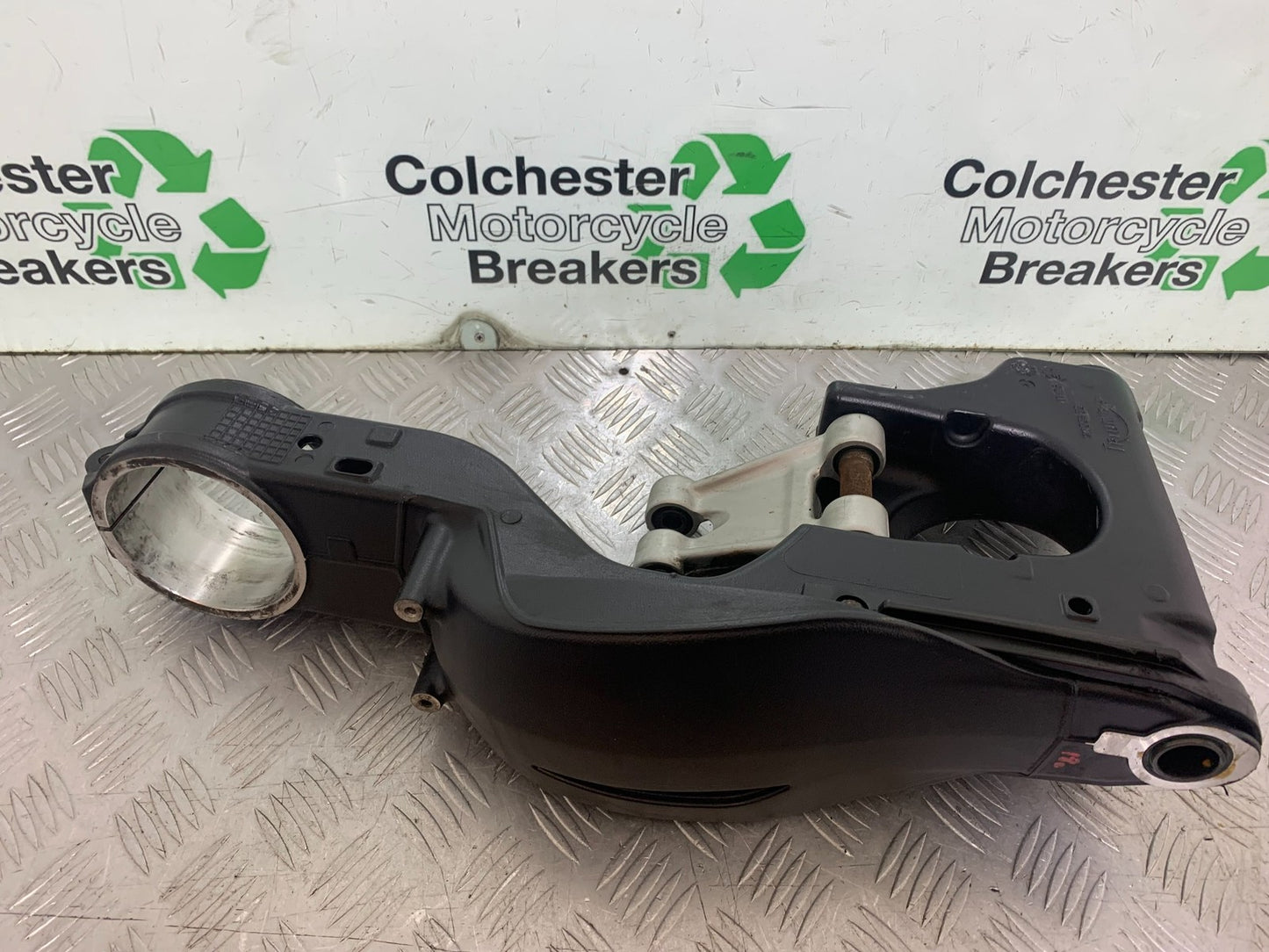 TRIUMPH 1050 SPEED TRIPLE SWINGARM  YEAR 2005-2007 (CMB1322)