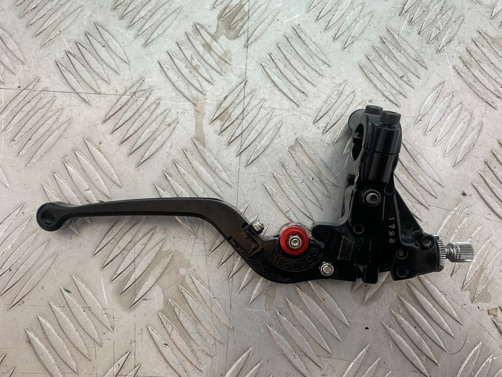 TRIUMPH TRIDENT 660 CLUTCH LEVER AND BRACKET   YEAR 2021-2024 (CMB1148)