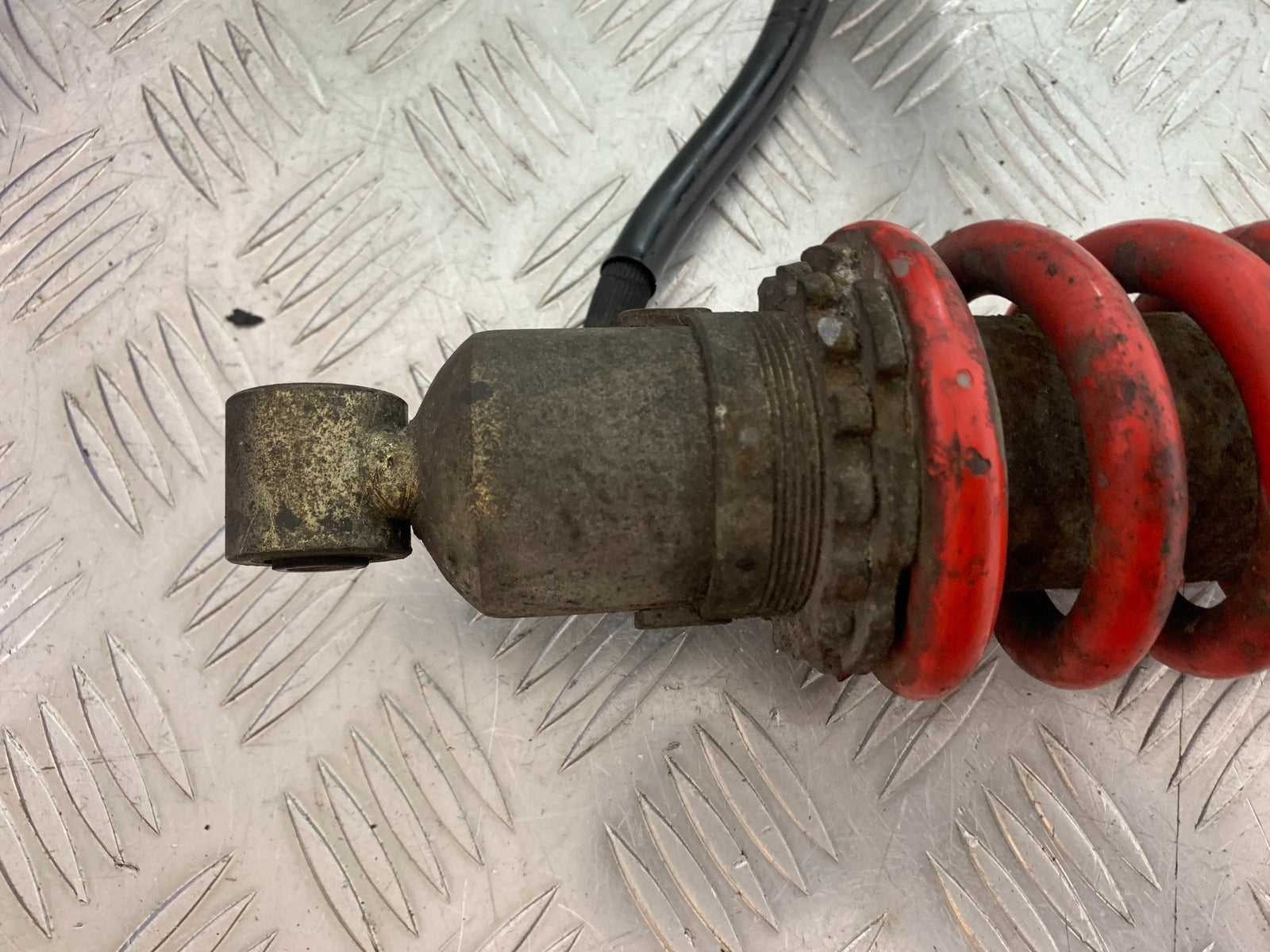 TRIUMPH T509 SPEED TRIPLE REAR SHOCK  YEAR 1997-1998 (CMB1144)
