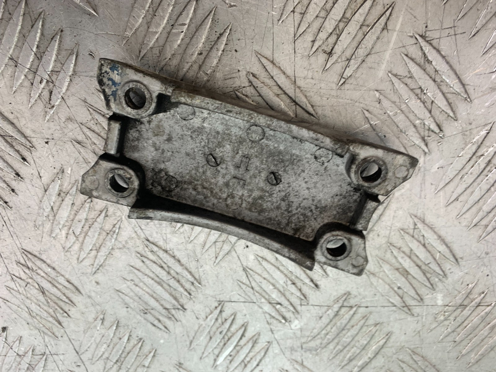 HONDA VT700 VT 700 SHADOW FORKS BRACE   YEAR 1984-85 (CMB1328)