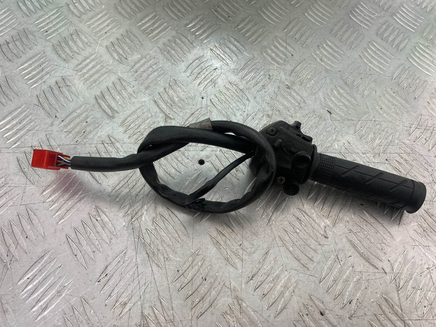 HONDA VFR800 PRE V-TEC RIGHT SWITCH GEAR  YEAR 1998-2001 (CMB1233)