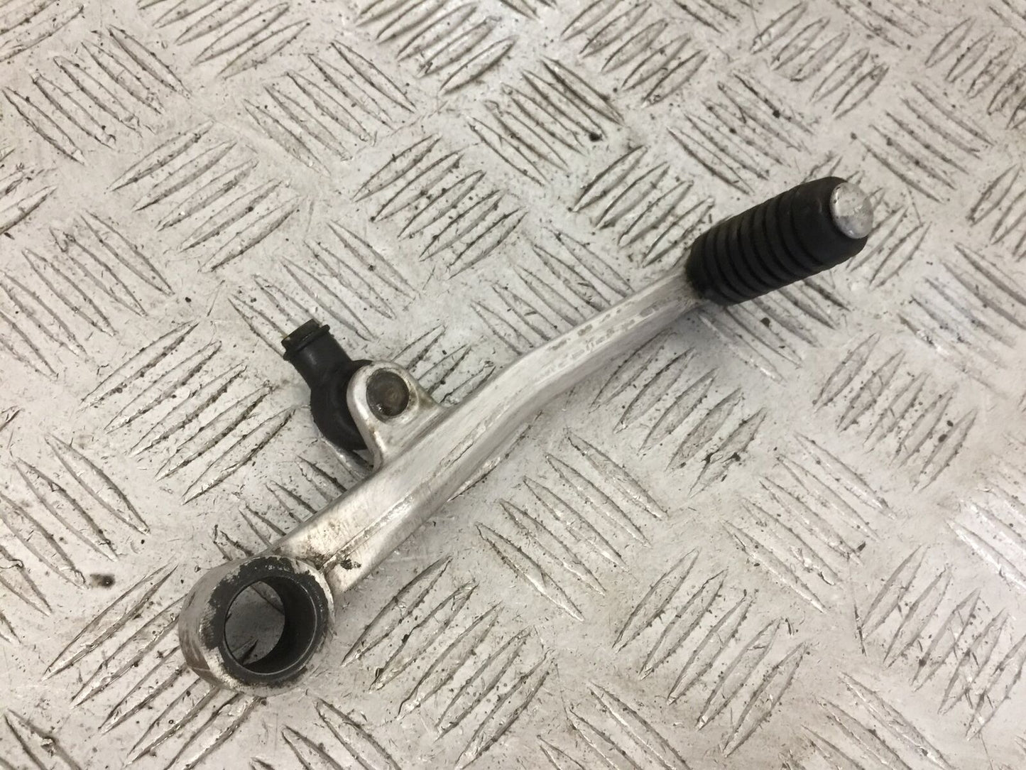YAMAHA MT09 MT-09 GEAR LEVER  YEAR 2018 (STOCK 906)