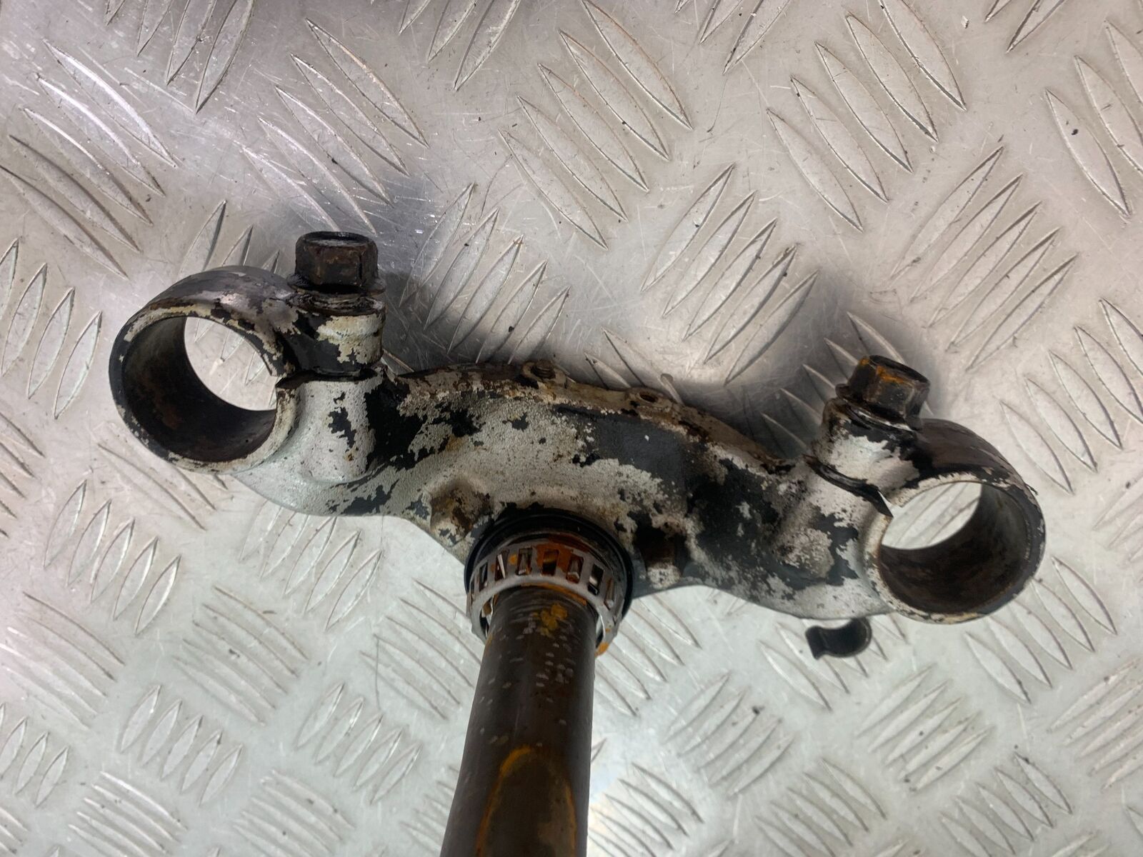 YAMAHA XV535 XV 535 VIRAGO BOTTOM YOKE   YEAR 1994-02 (CMB1044)