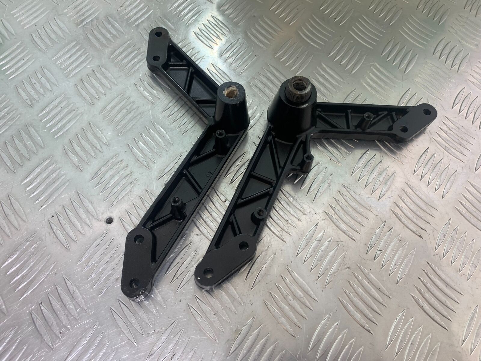 SUZUKI DL 650 V-STROM ENGINE MOUNTS   YEAR 2016 (STOCK 996)