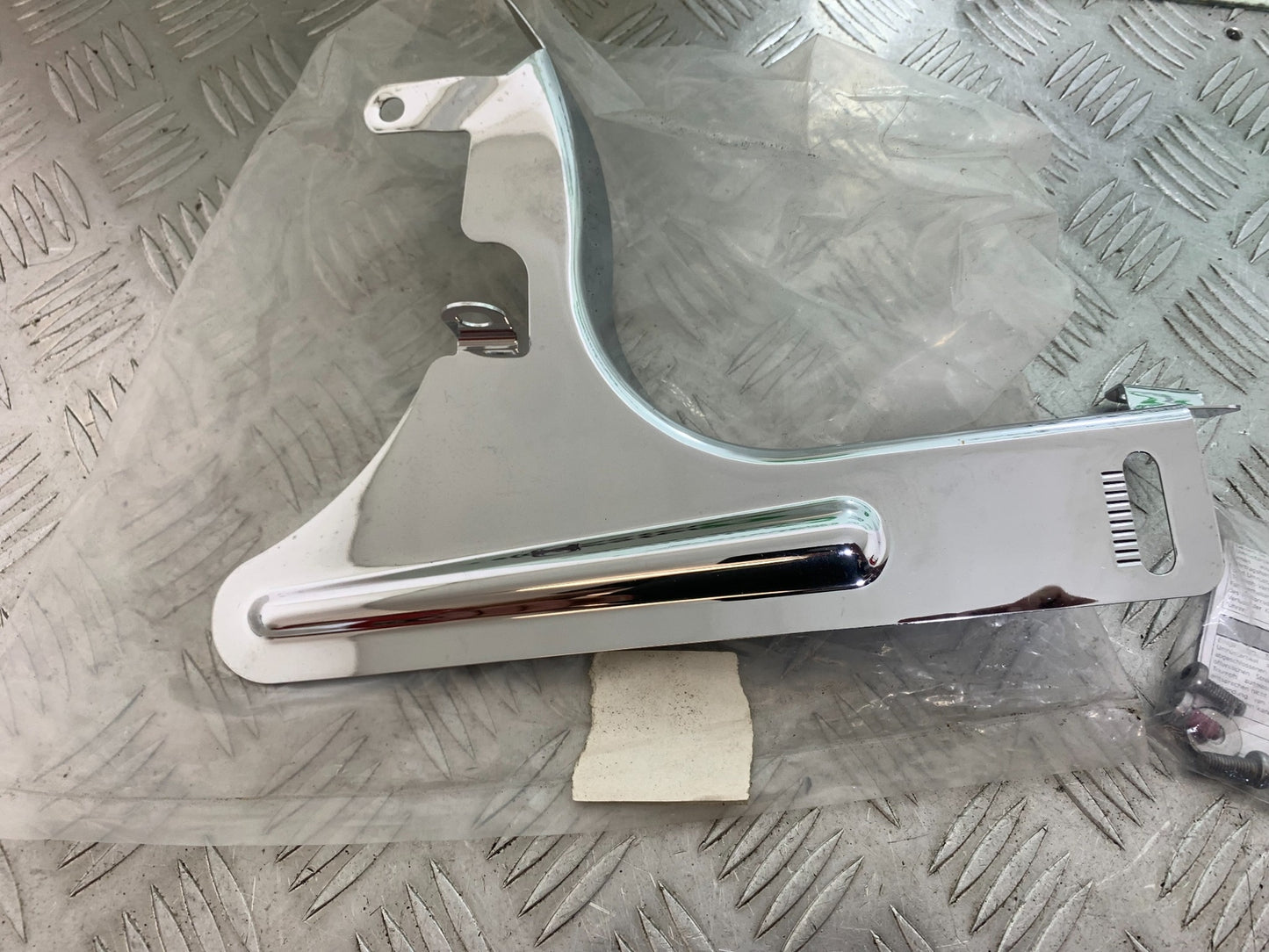 TRIUMPH THUNDERBIRD 1600 CHROME CHAIN GUARD   YEAR 2011 (CMB1107)