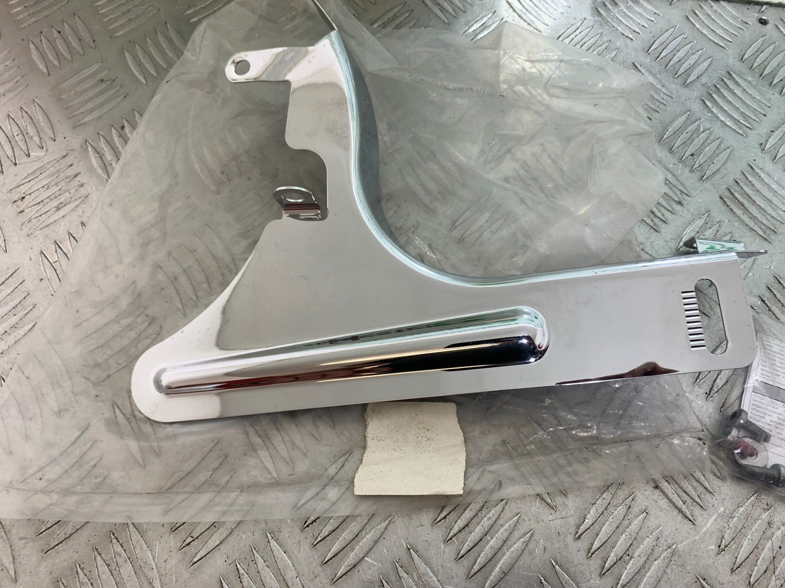 TRIUMPH THUNDERBIRD 1600 CHROME CHAIN GUARD   YEAR 2011 (CMB1107)