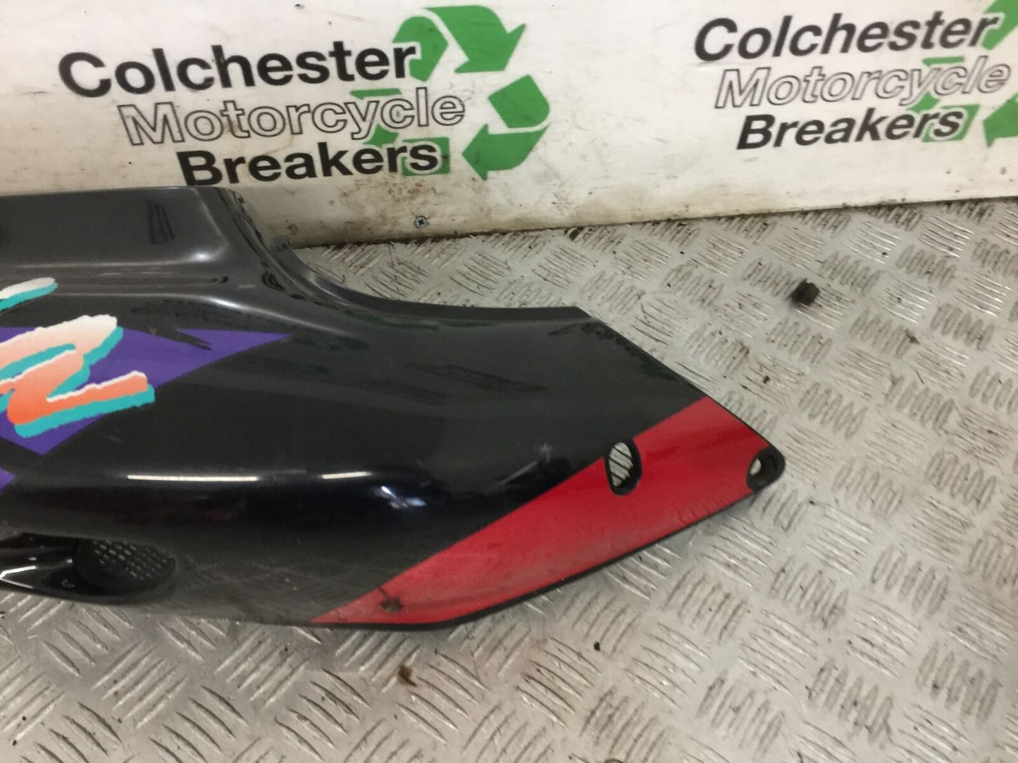 KAWASAKI ZX9R ZX9B RIGHT SEAT PANEL YEAR 1994 (STOCK 860)