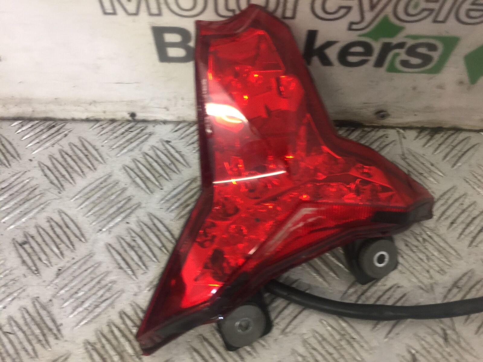 KAWASAKI Z1000 ZR1000 (ABS) REAR LIGHT  YEAR 2015 (STOCK 636)