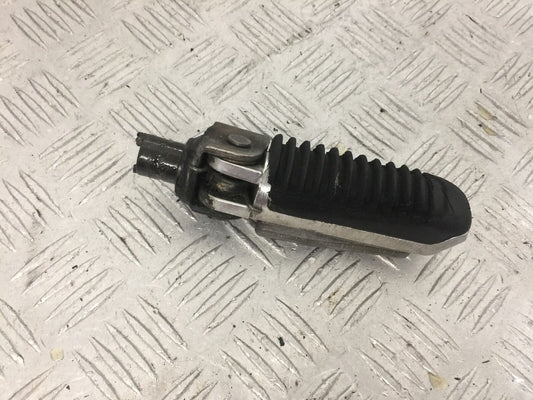 SUZUKI GSF600 GSF 600 BANDIT FRONT RIGHT PEG  YEAR 2002 (STOCK 852)