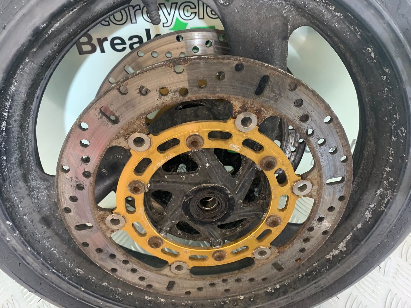 YAMAHA YZF600 YZF 600 THUNDERCAT FRONT WHEEL AND DISCS  1996-2003 CMB1134)