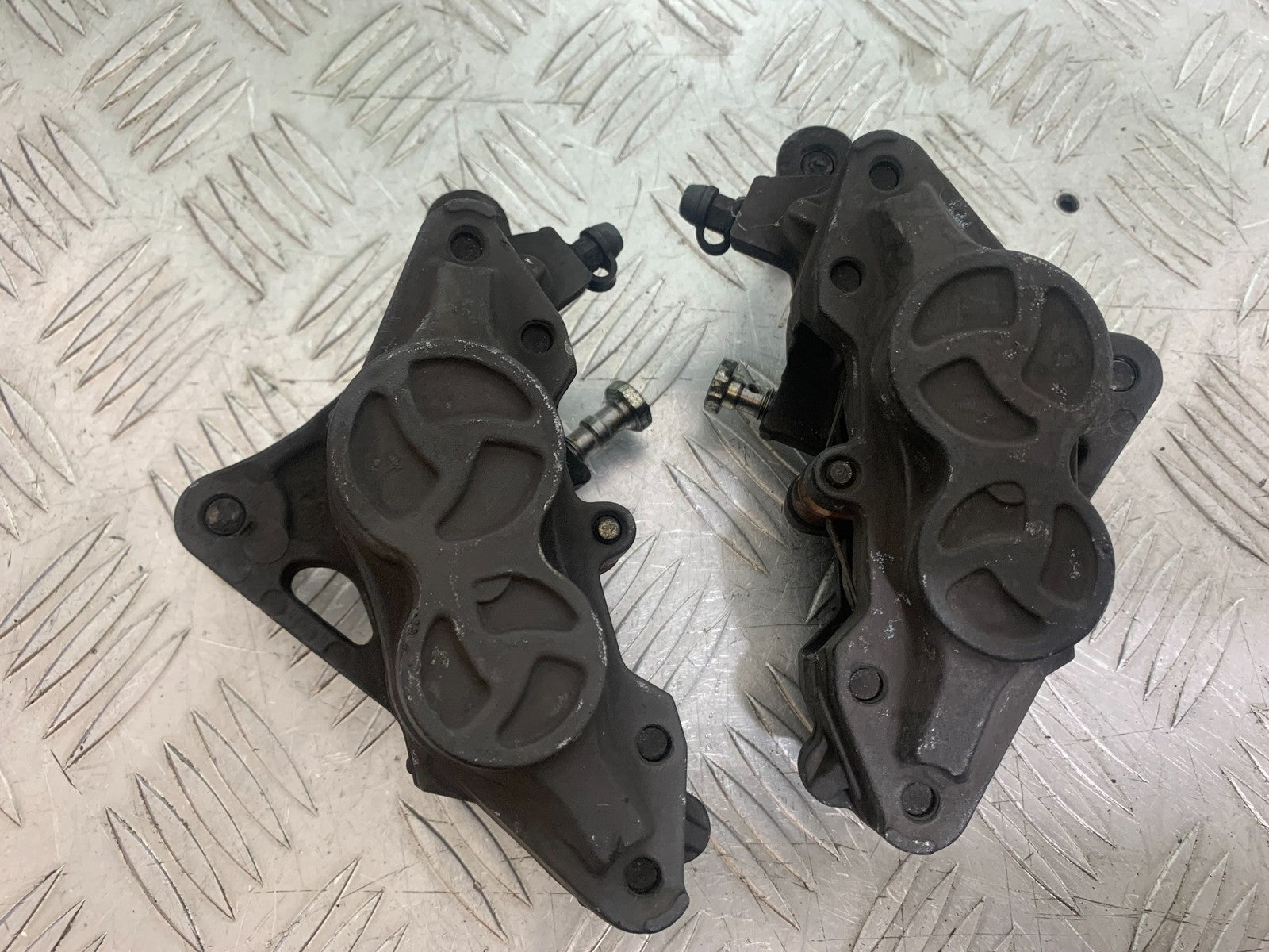 TRIUMPH 955i SPRINT ST FRONT BRAKE CALIPERS  1999-2004 (CMB1176)