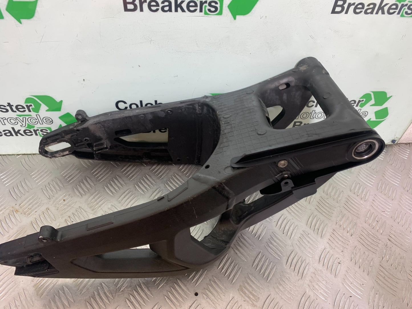 KAWASAKI ZX10R ZX 10R SWINGARM   YEAR 2011-2015 (CMB1154)